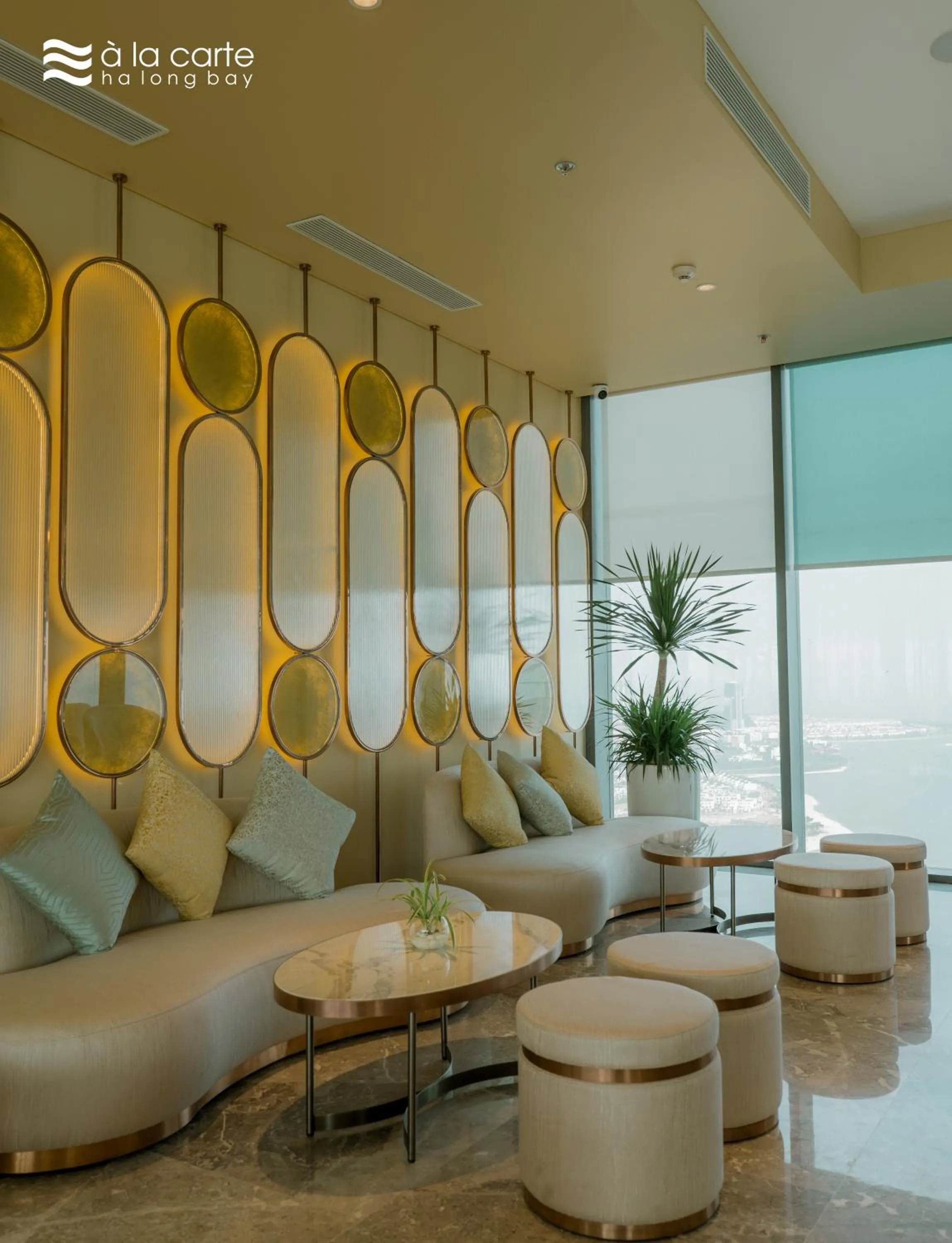 Lounge or bar in A La Carte Ha Long Bay Managed by TASECO