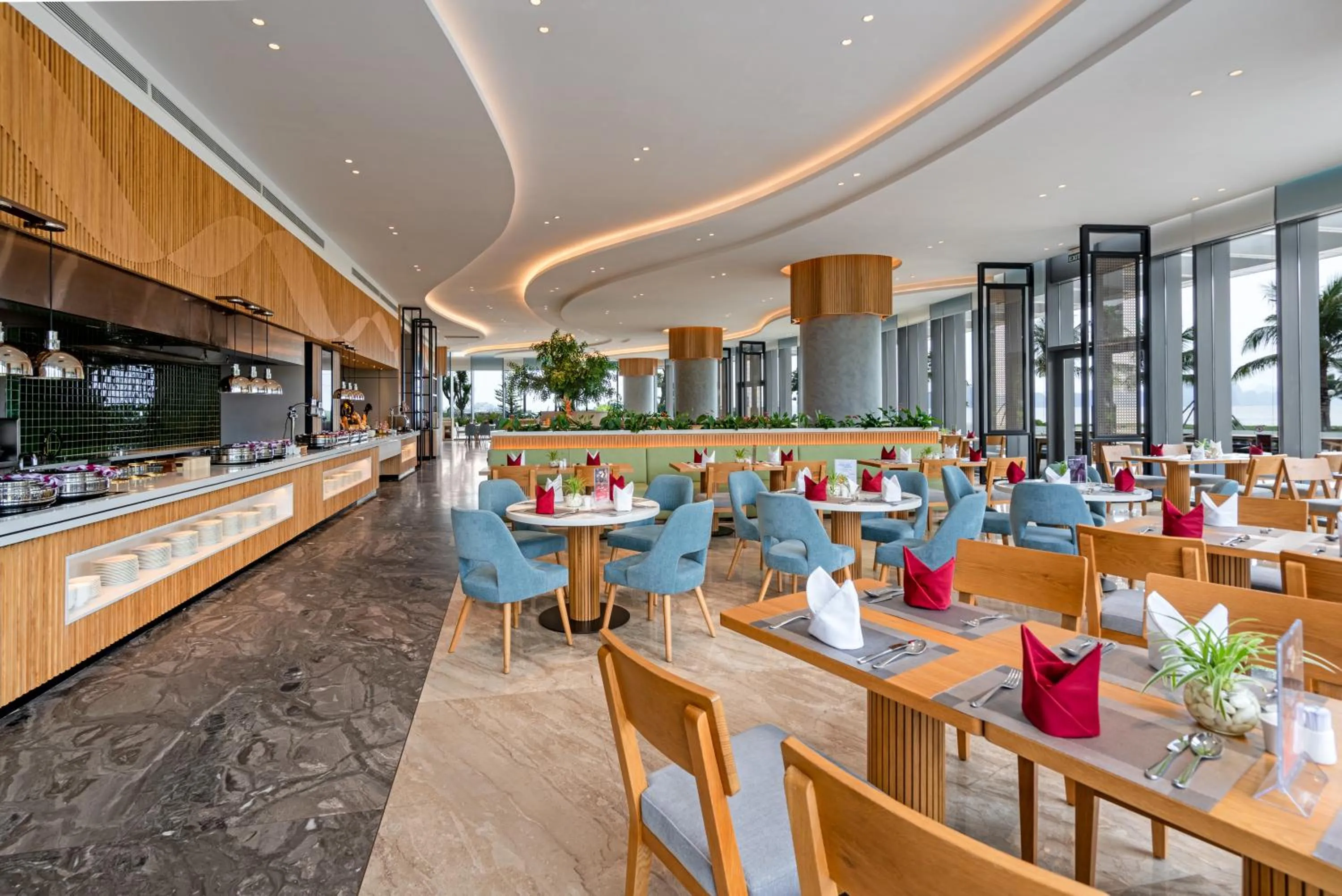 Restaurant/places to eat in A La Carte Ha Long Bay Managed by TASECO