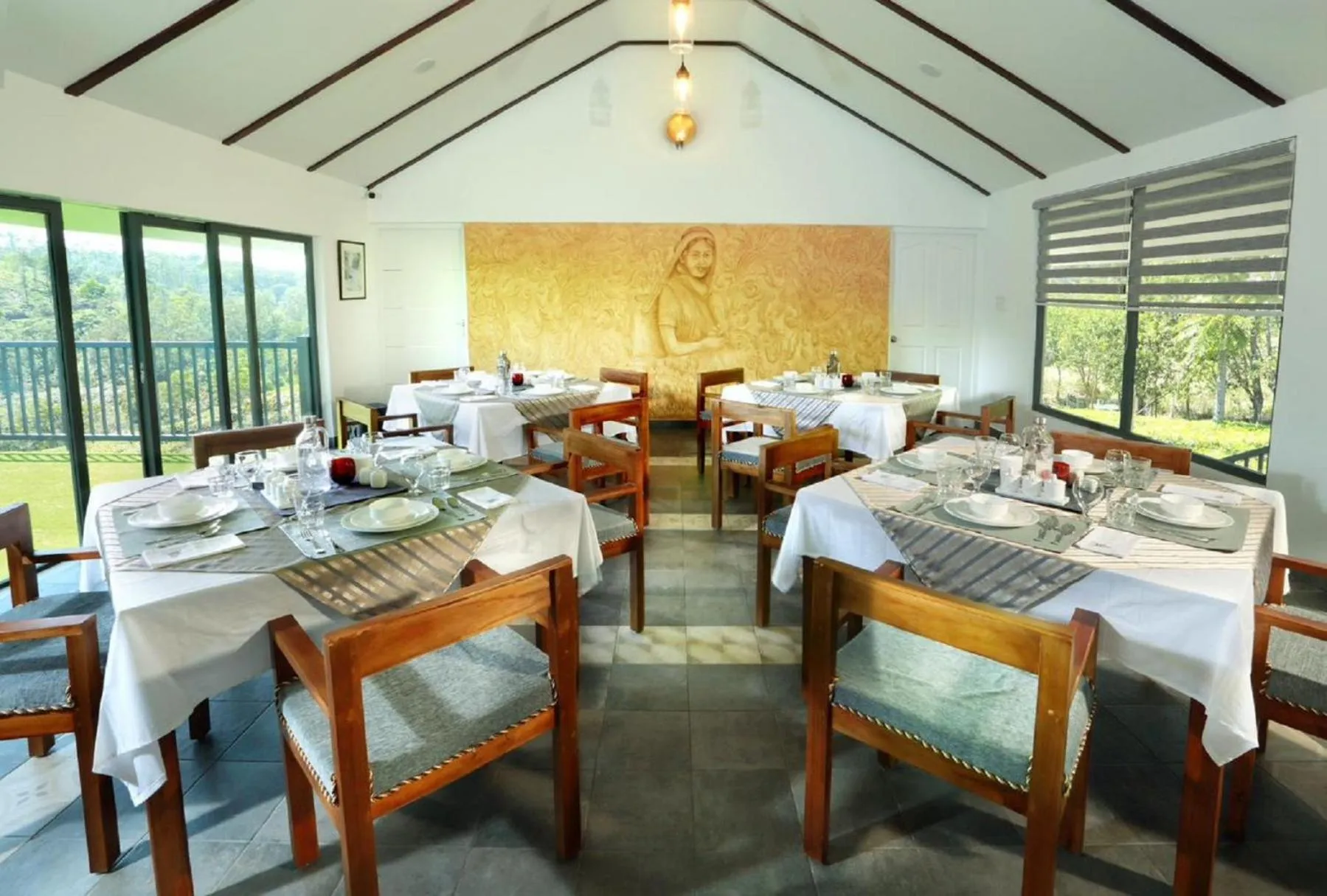 Restaurant/places to eat in PEKOE Plantation Cottages by LexStays