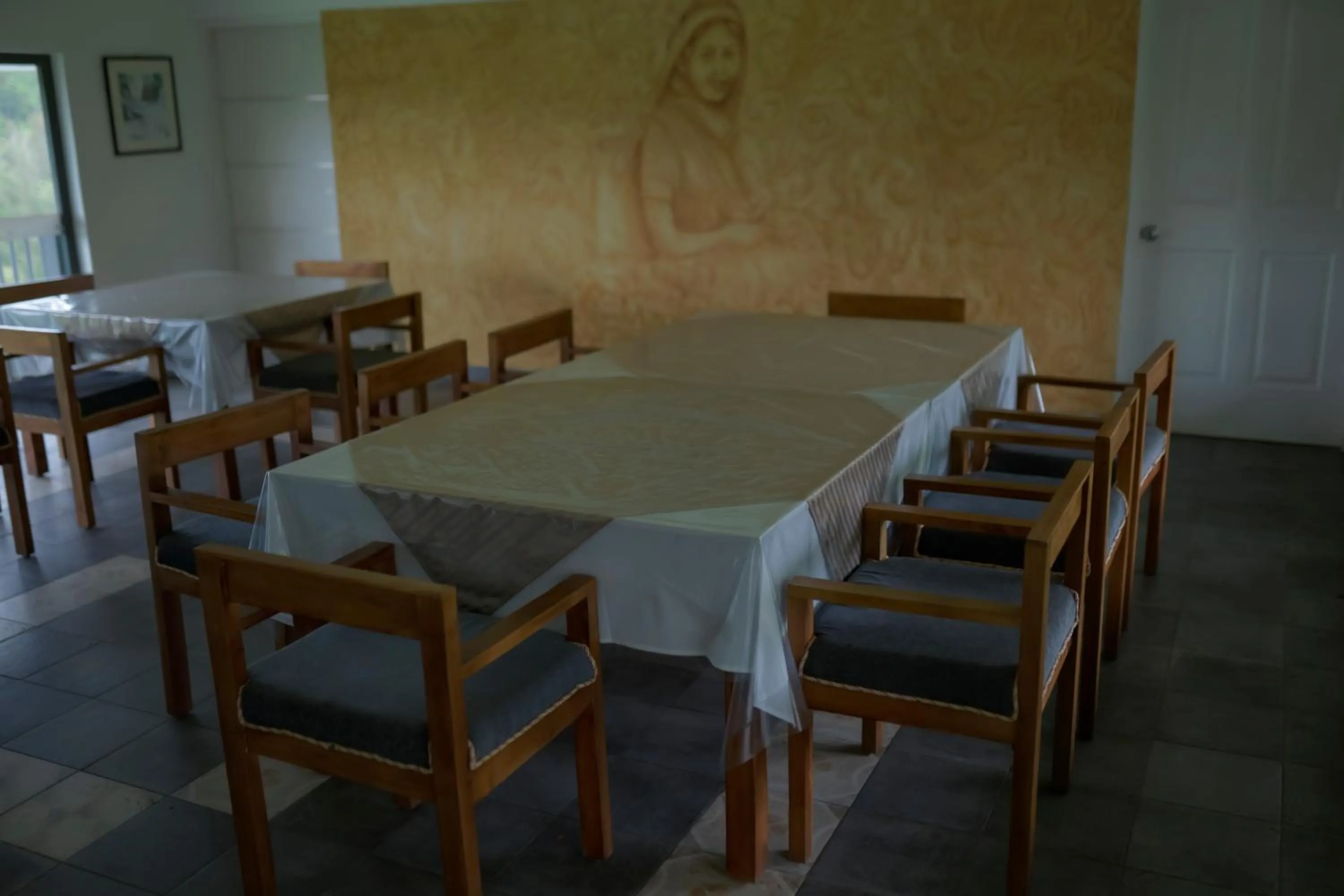 Restaurant/places to eat in PEKOE Plantation Cottages by LexStays