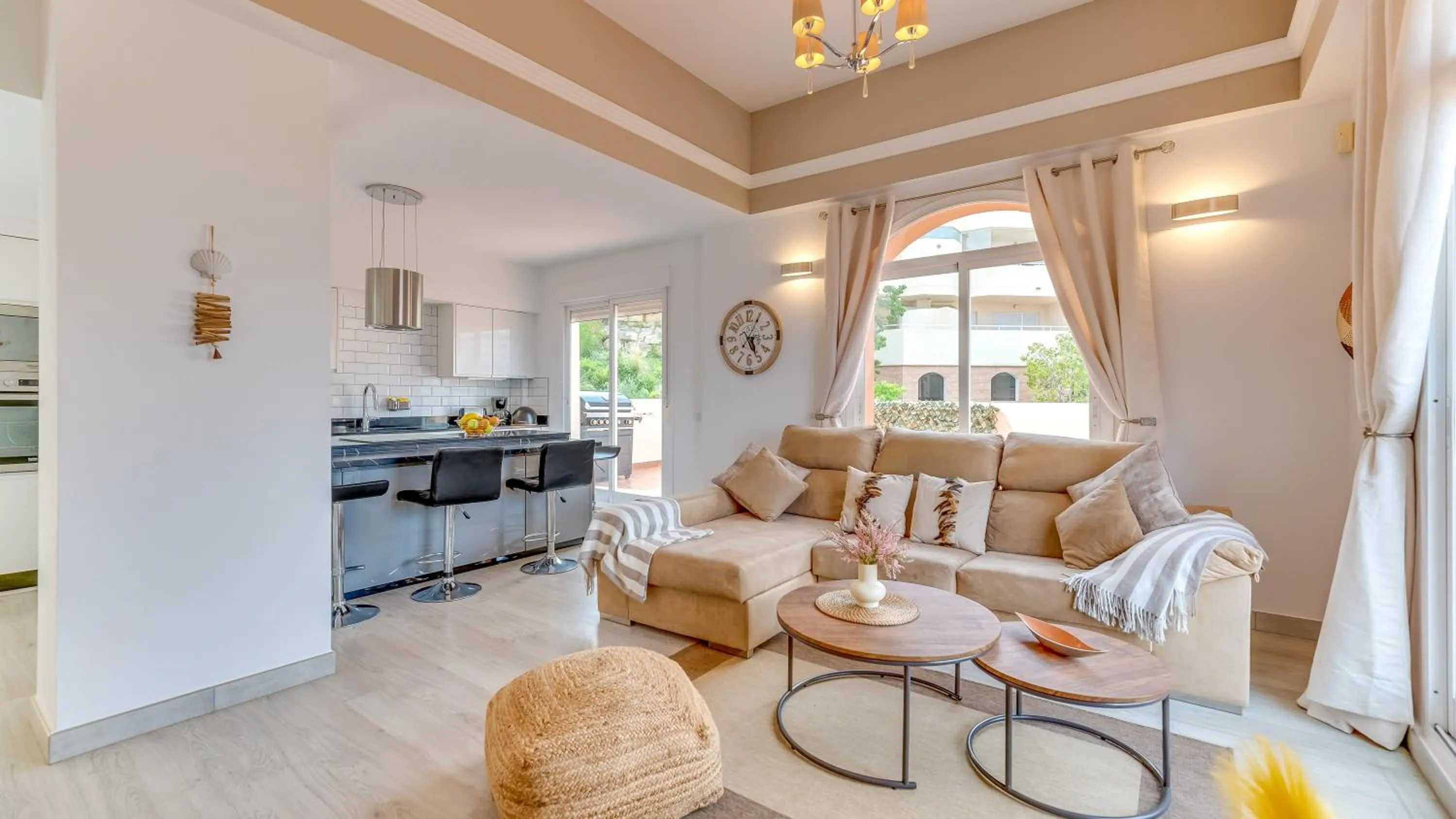 huge penthouse seaviews gateaway