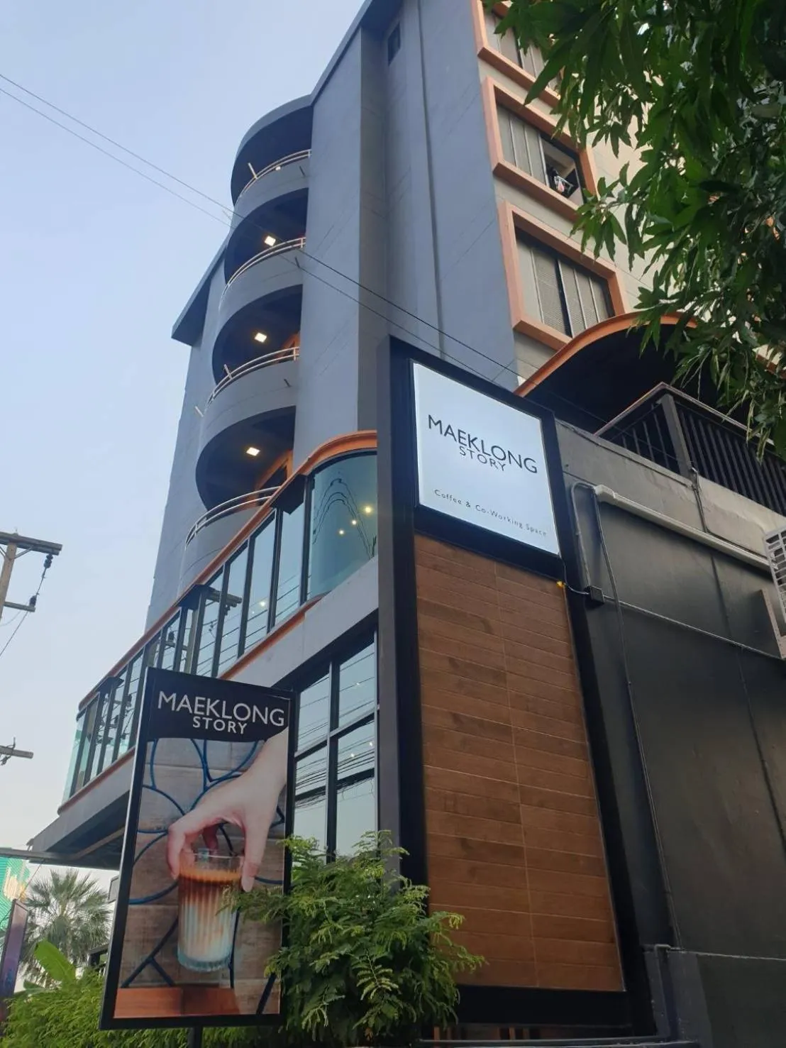 Property building in The Bedrooms Maeklong and Services Apartment