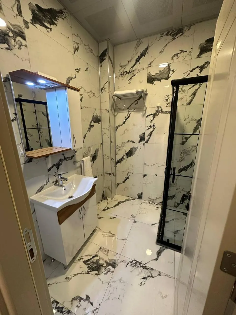 Shower in Akel Guest House