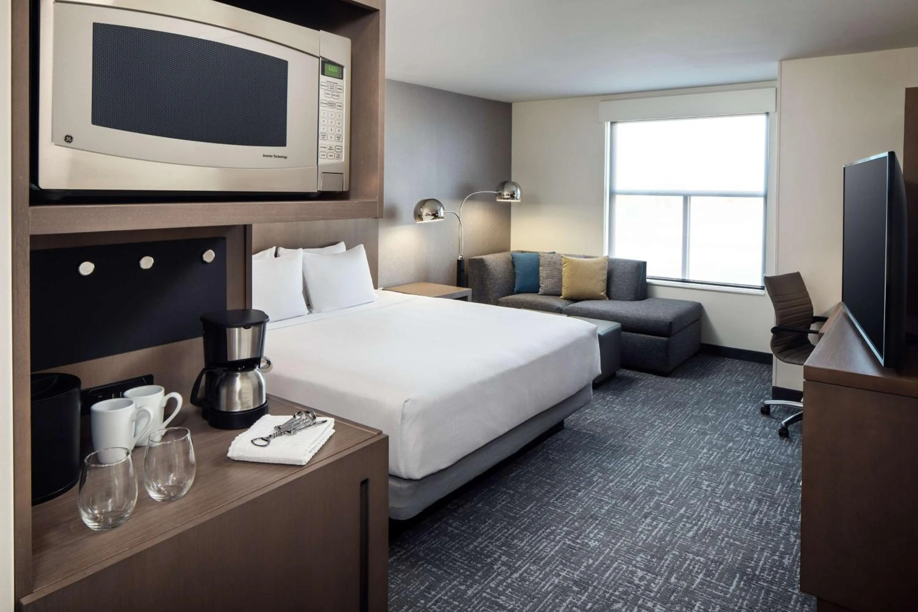 Bedroom, Bed in Hyatt House Vacaville