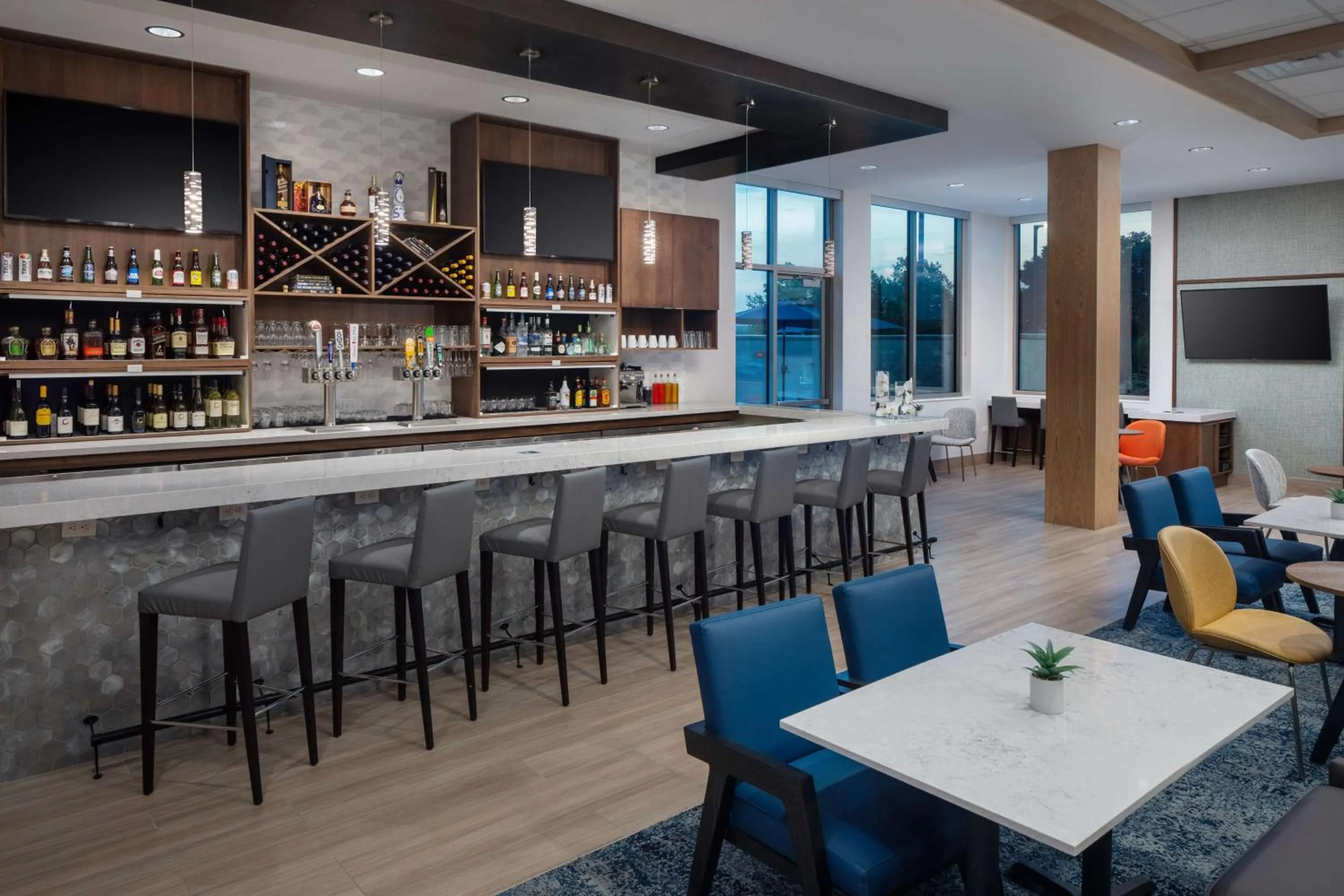 Lounge or bar in Hyatt House Vacaville