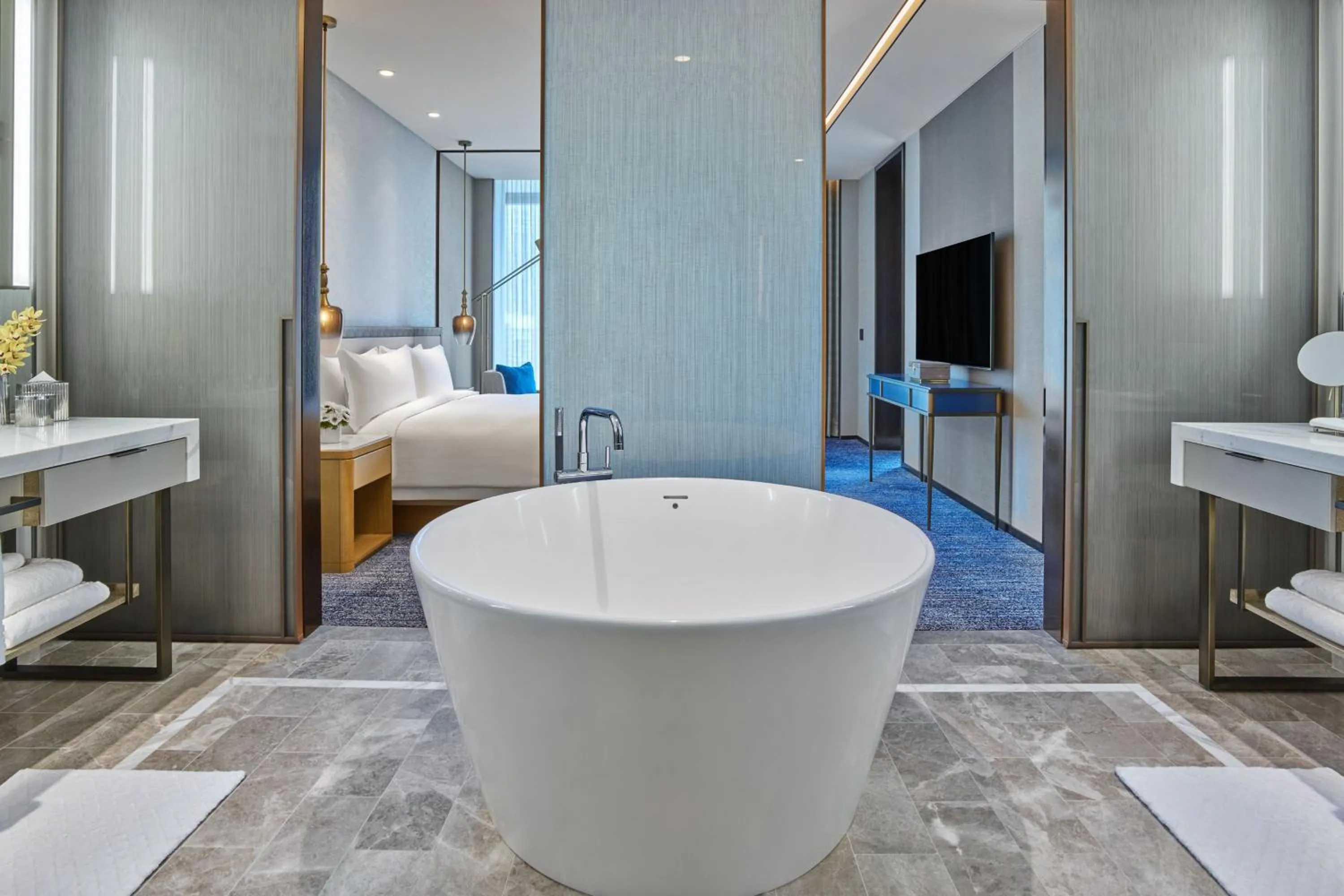 Bathroom, Bed in The St. Regis Chicago