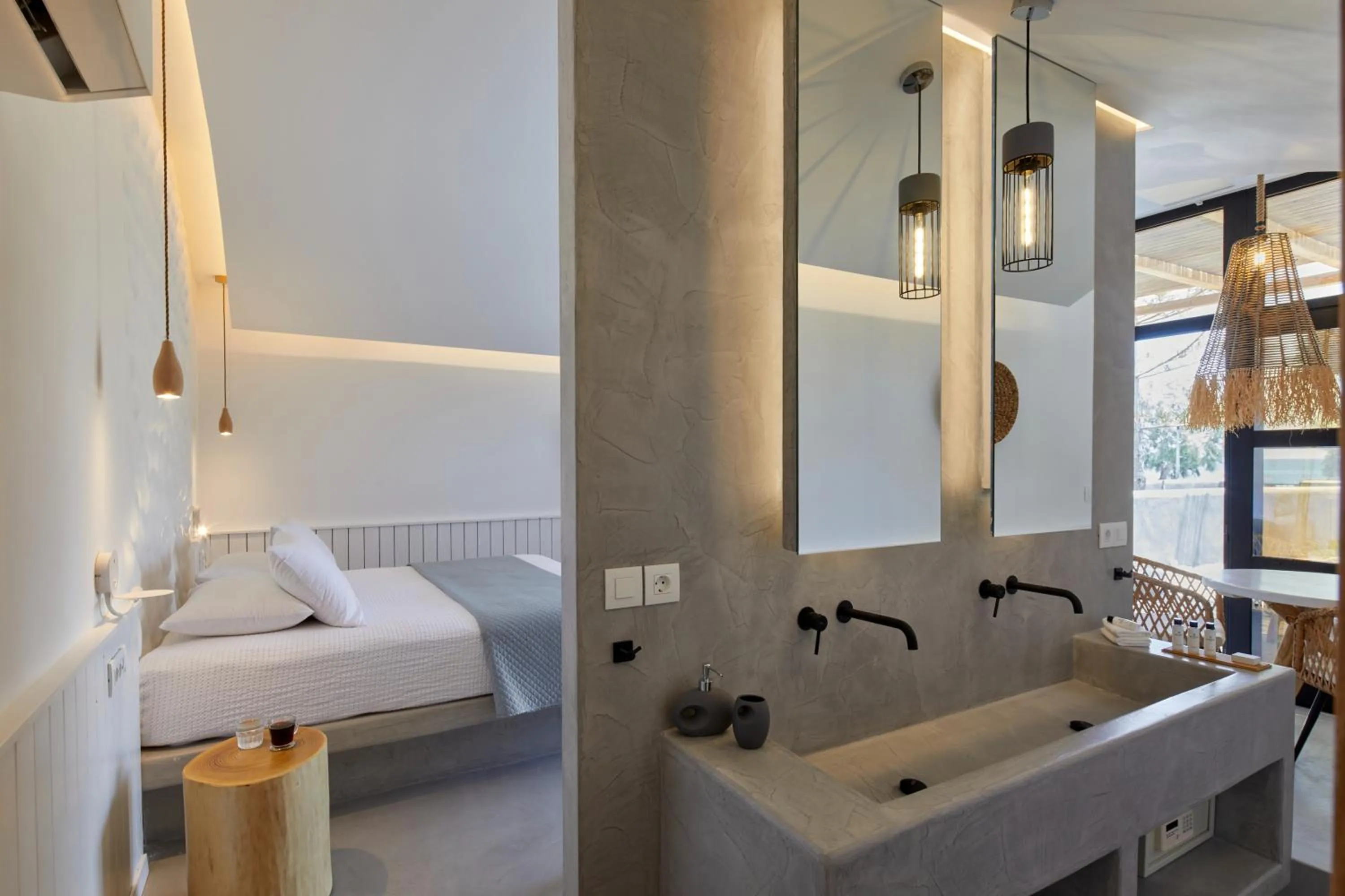 Bed in Oscar Beachfront Suites - Adults Only