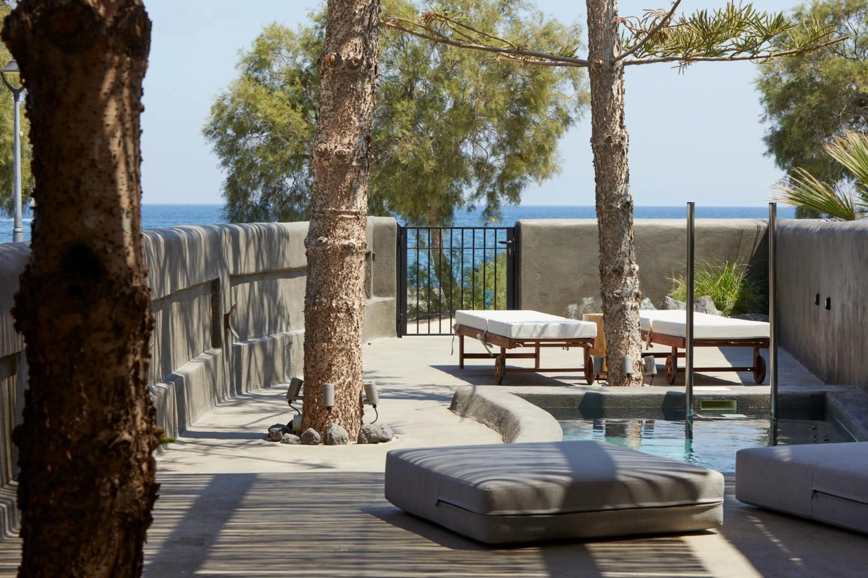 Communal lounge/ TV room in Oscar Beachfront Suites - Adults Only