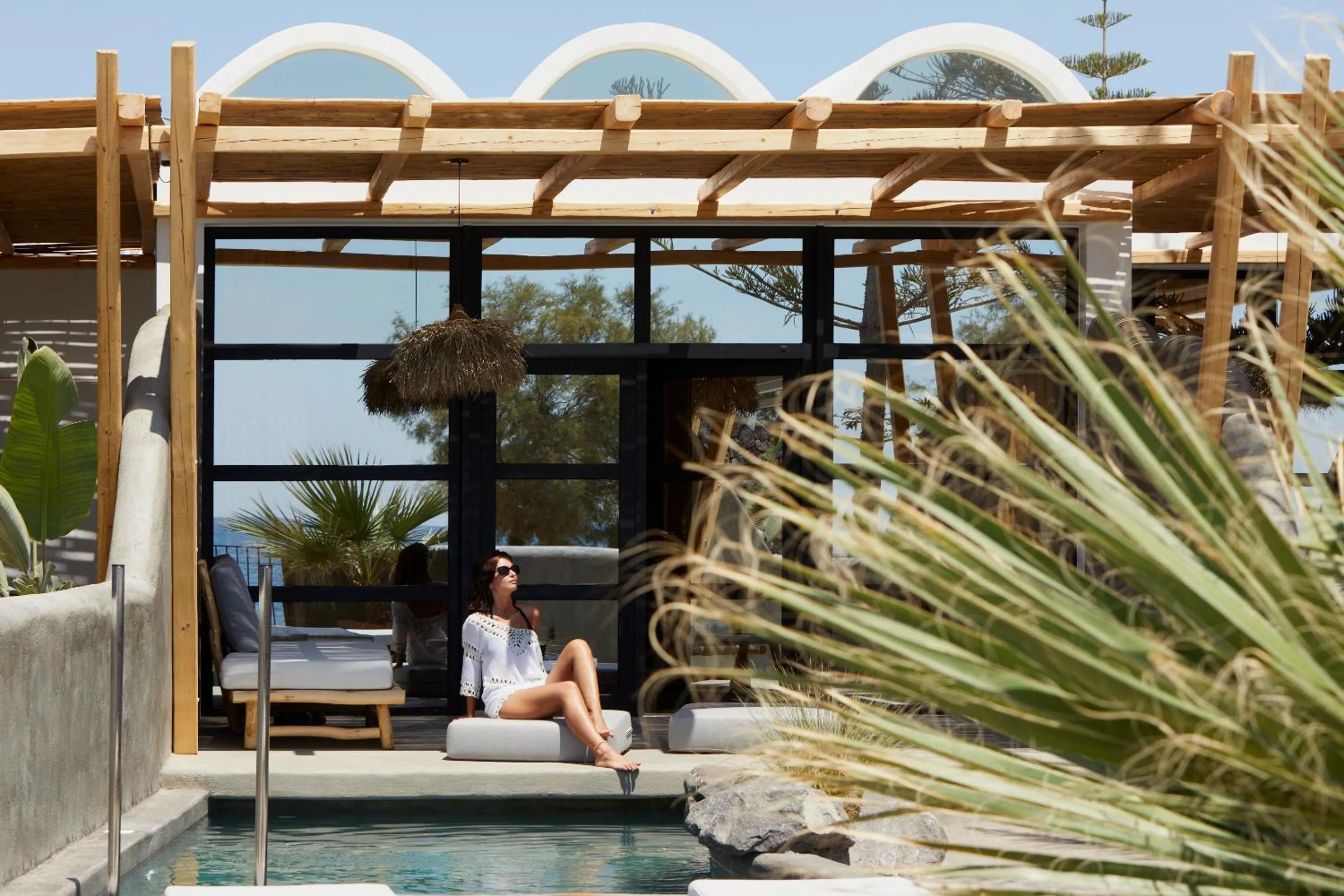 Spring in Oscar Beachfront Suites - Adults Only