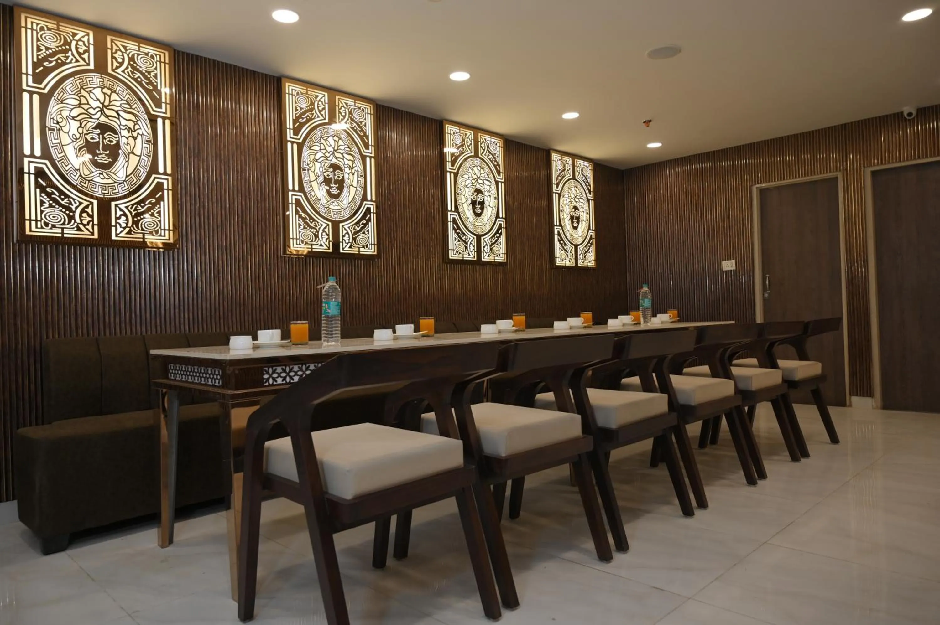 Restaurant/places to eat in Ayaan Residency