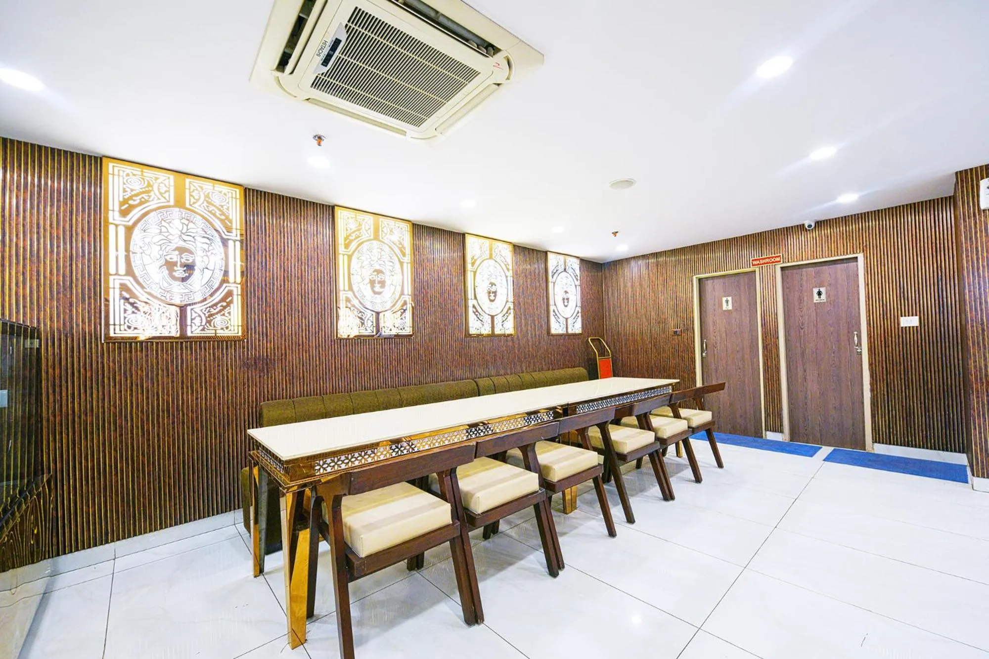 Restaurant/places to eat in Ayaan Residency