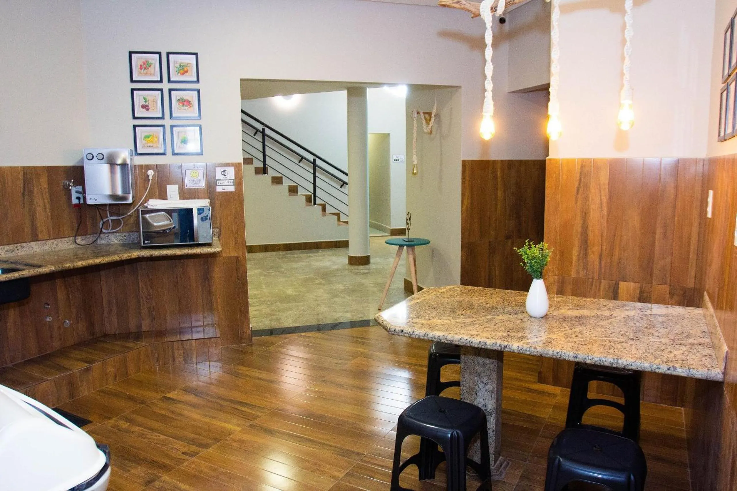 Communal kitchen in Fiori Suítes