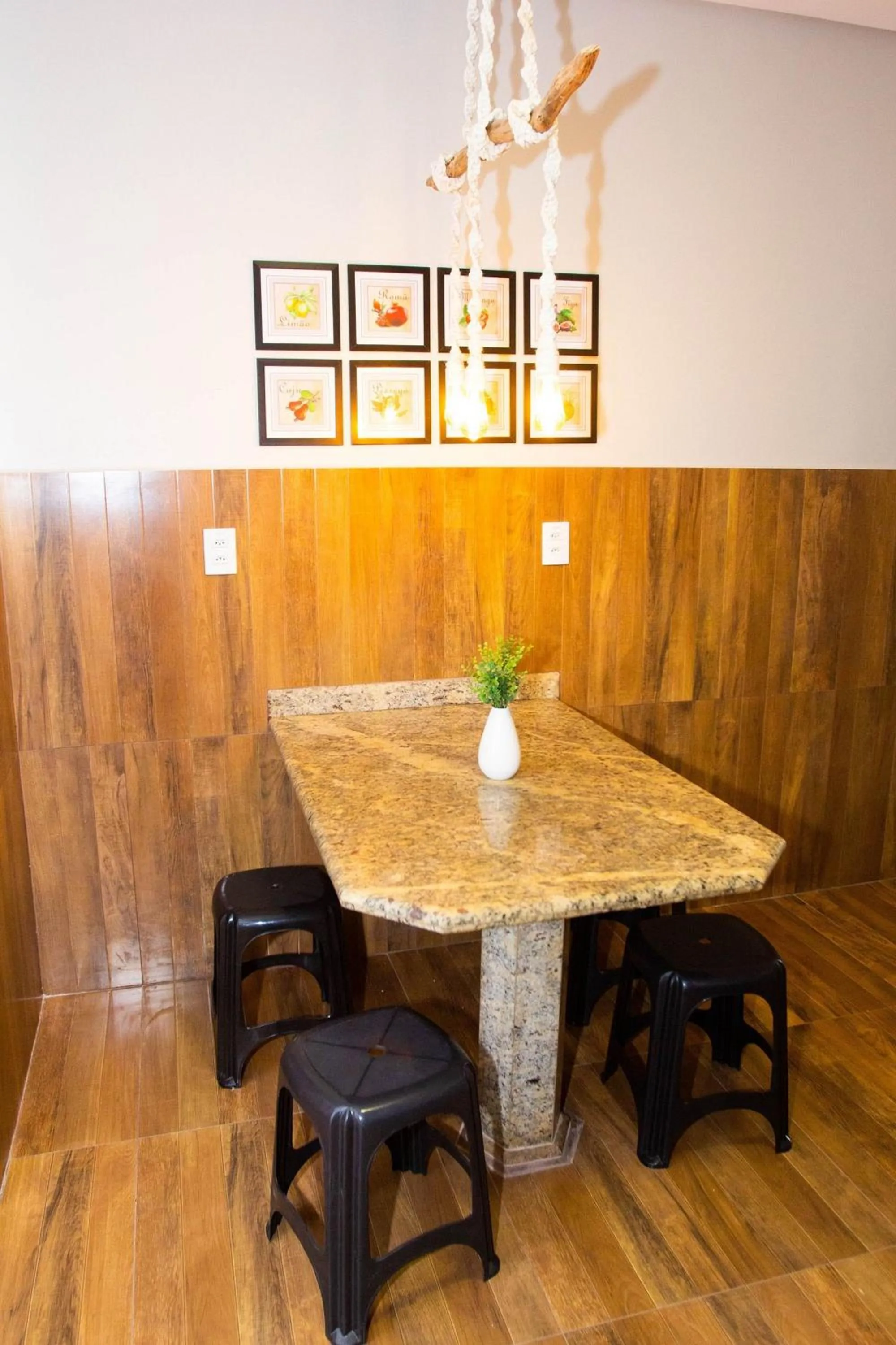 Communal kitchen in Fiori Suítes