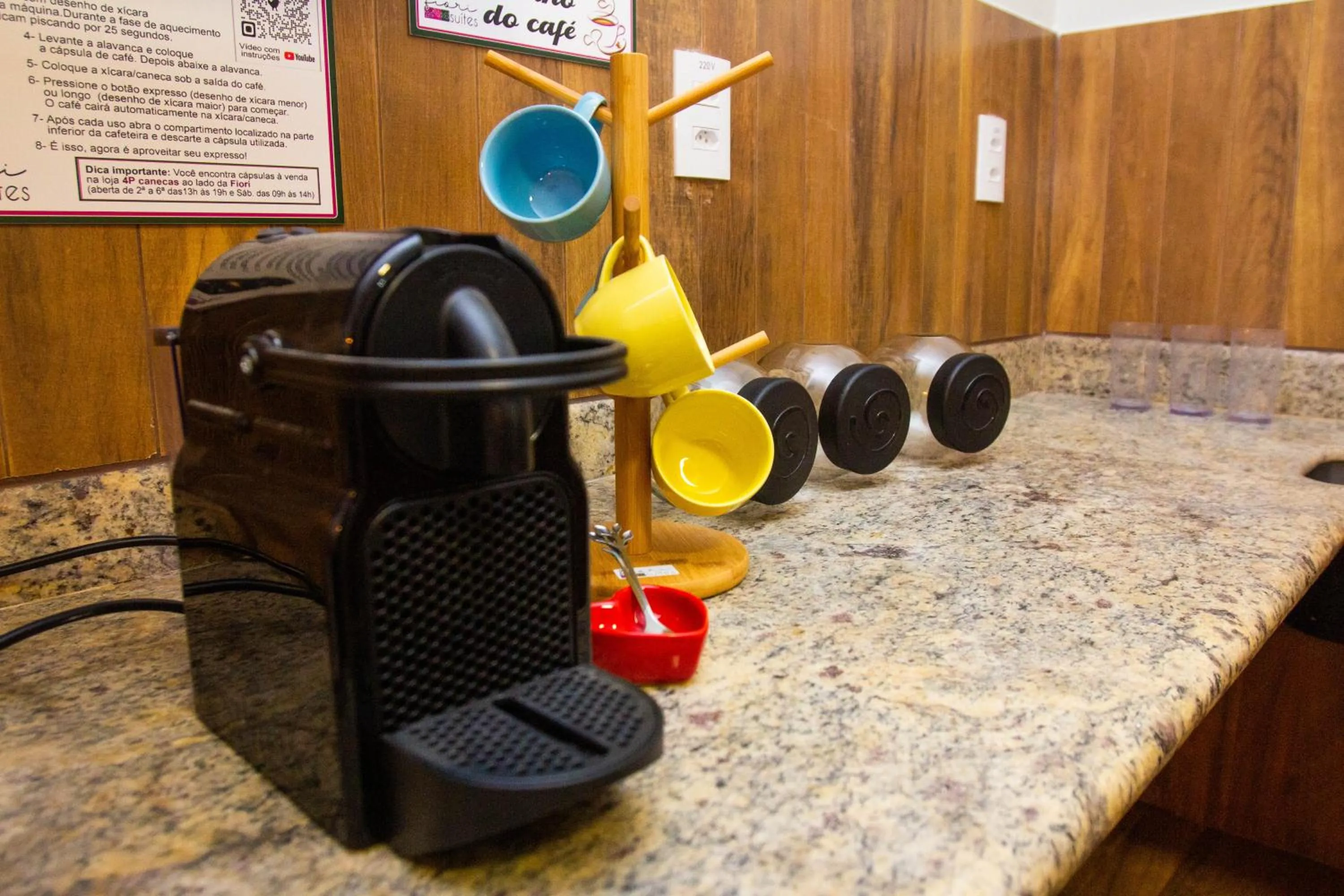 Coffee/tea facilities in Fiori Suítes