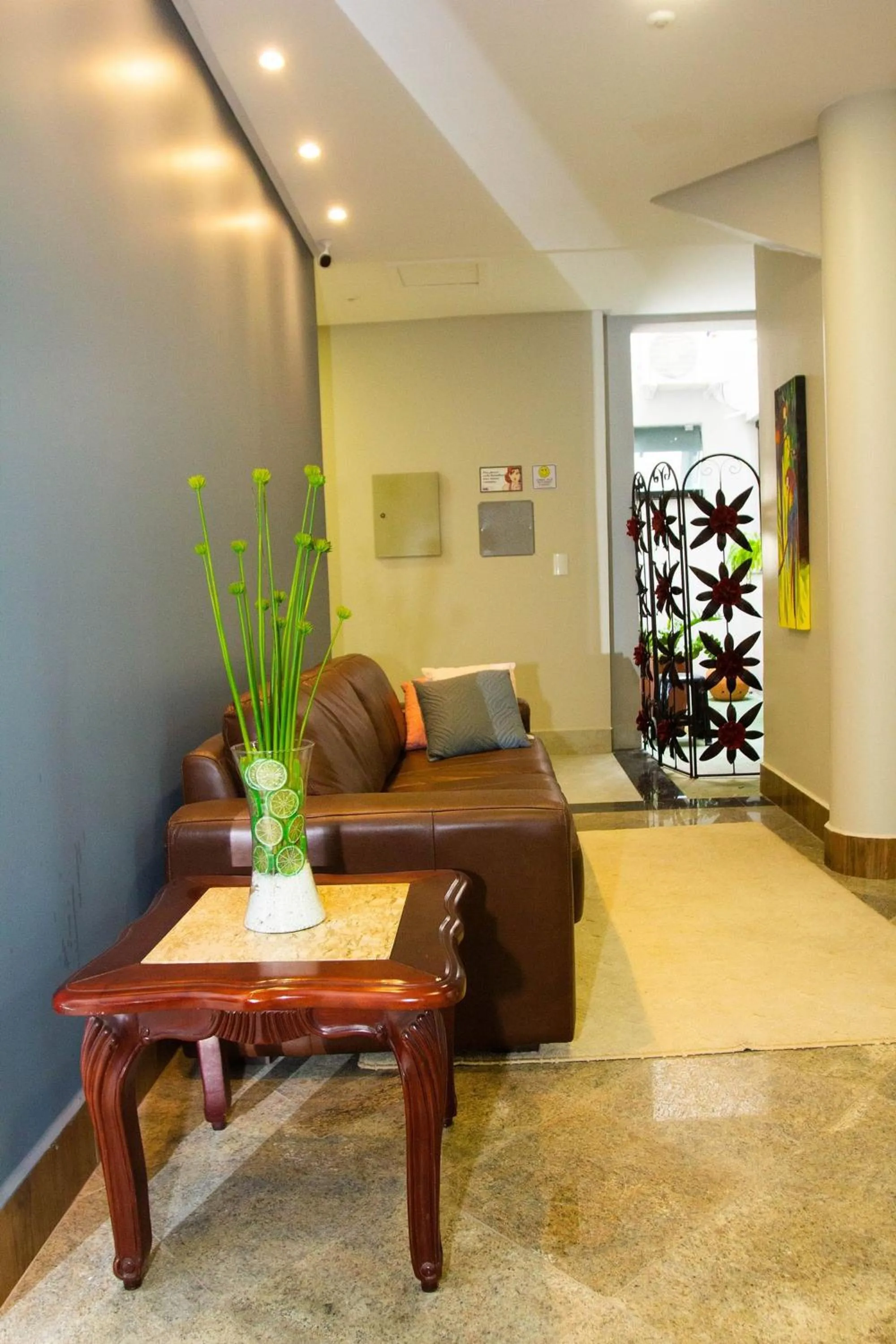 Living room in Fiori Suítes