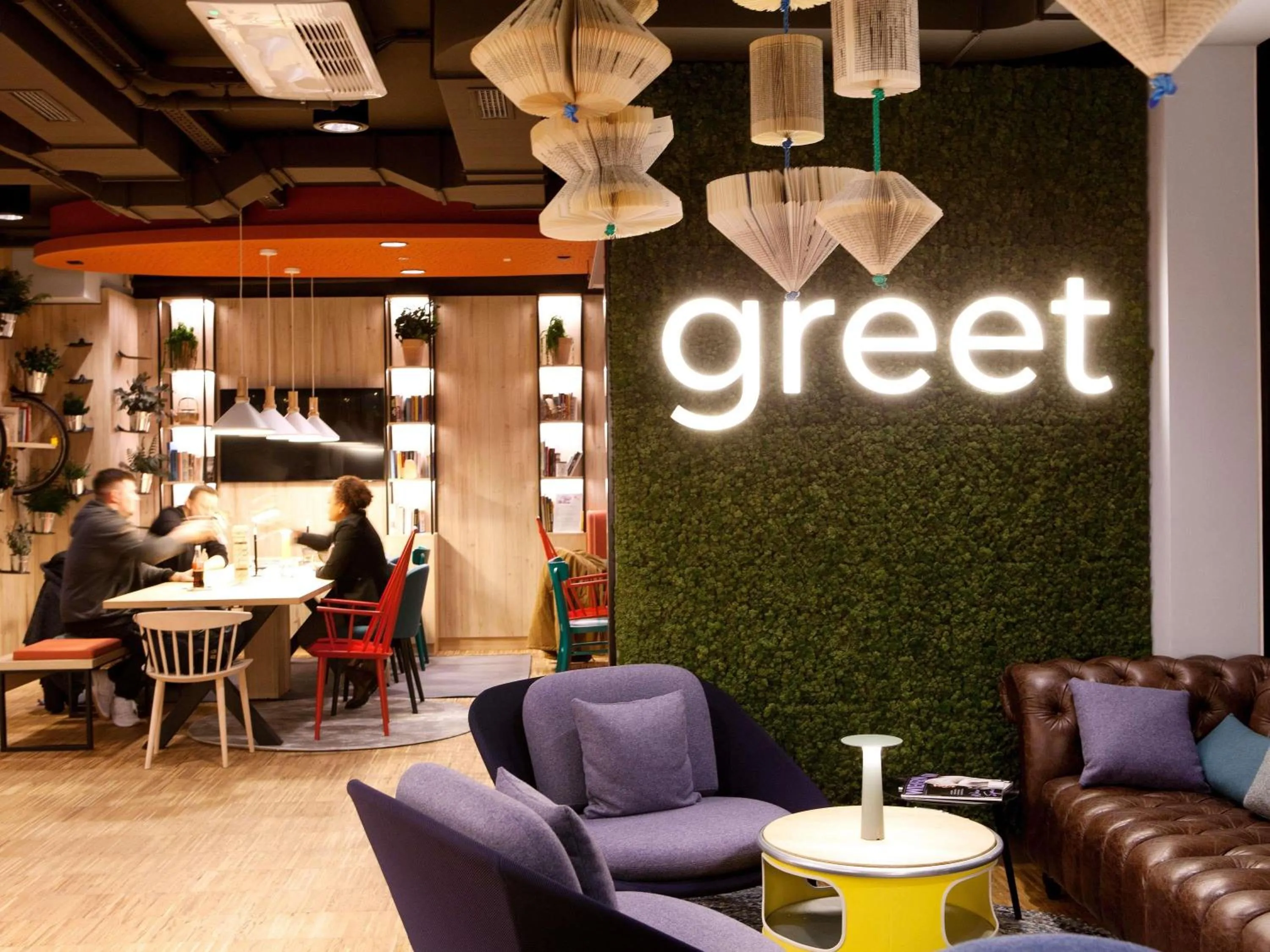 People in greet Wien City Nord