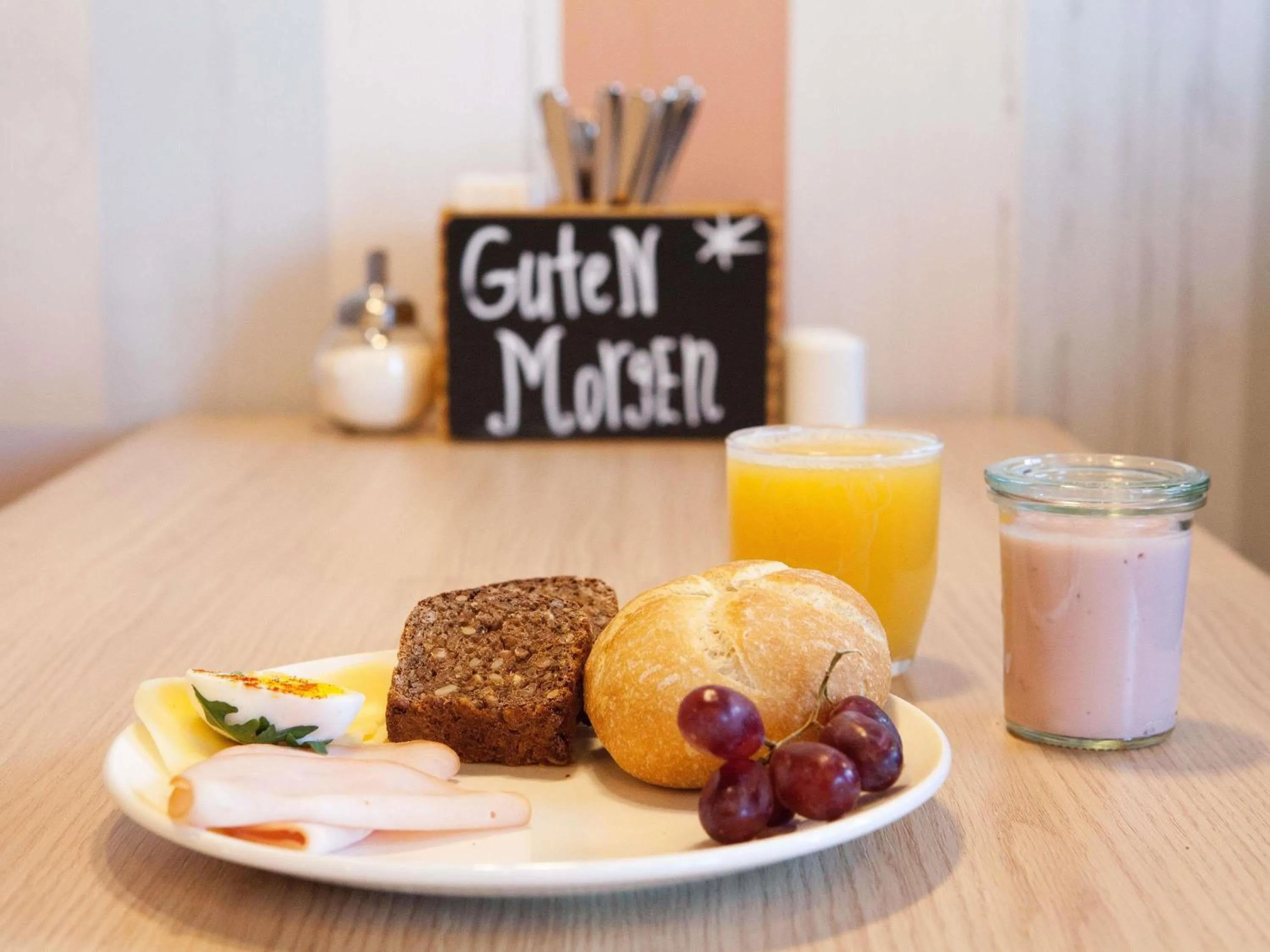 Food and drinks in greet Wien City Nord