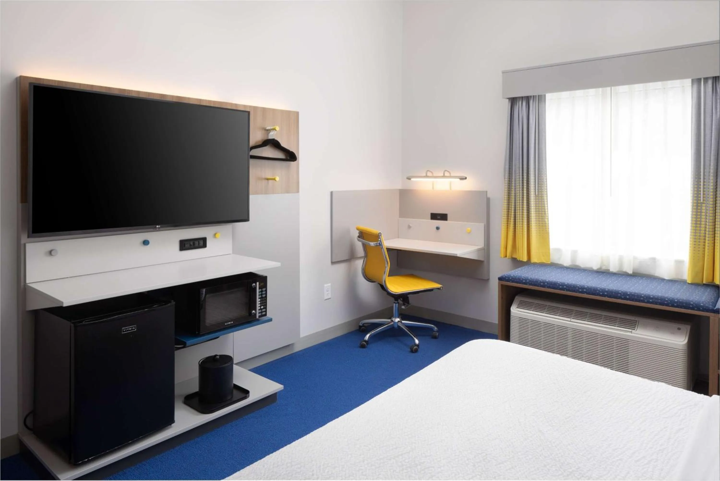 Photo of the whole room, Bed in Microtel Inn & Suites by Wyndham Macedon