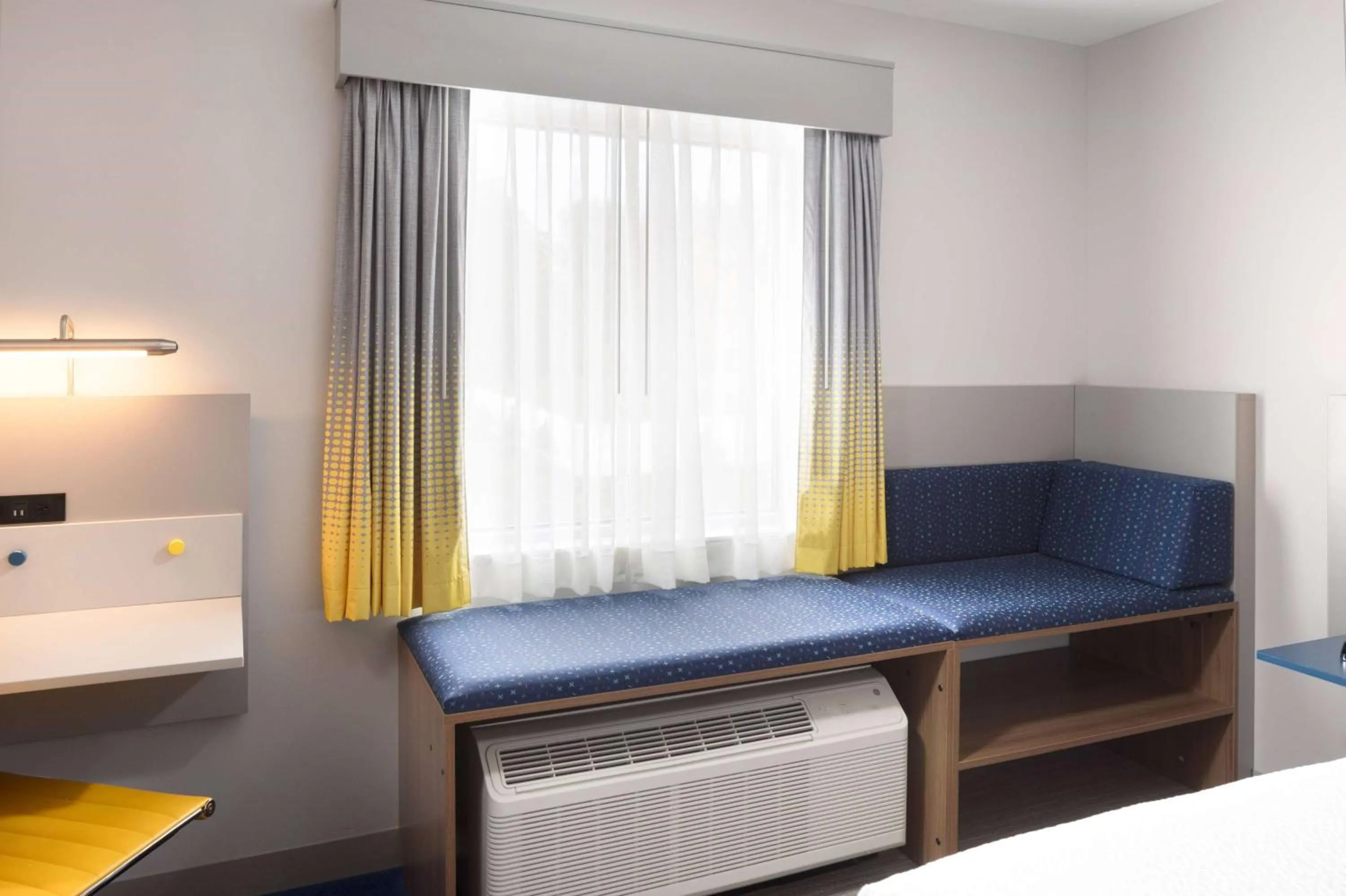 Photo of the whole room, Bed in Microtel Inn & Suites by Wyndham Macedon