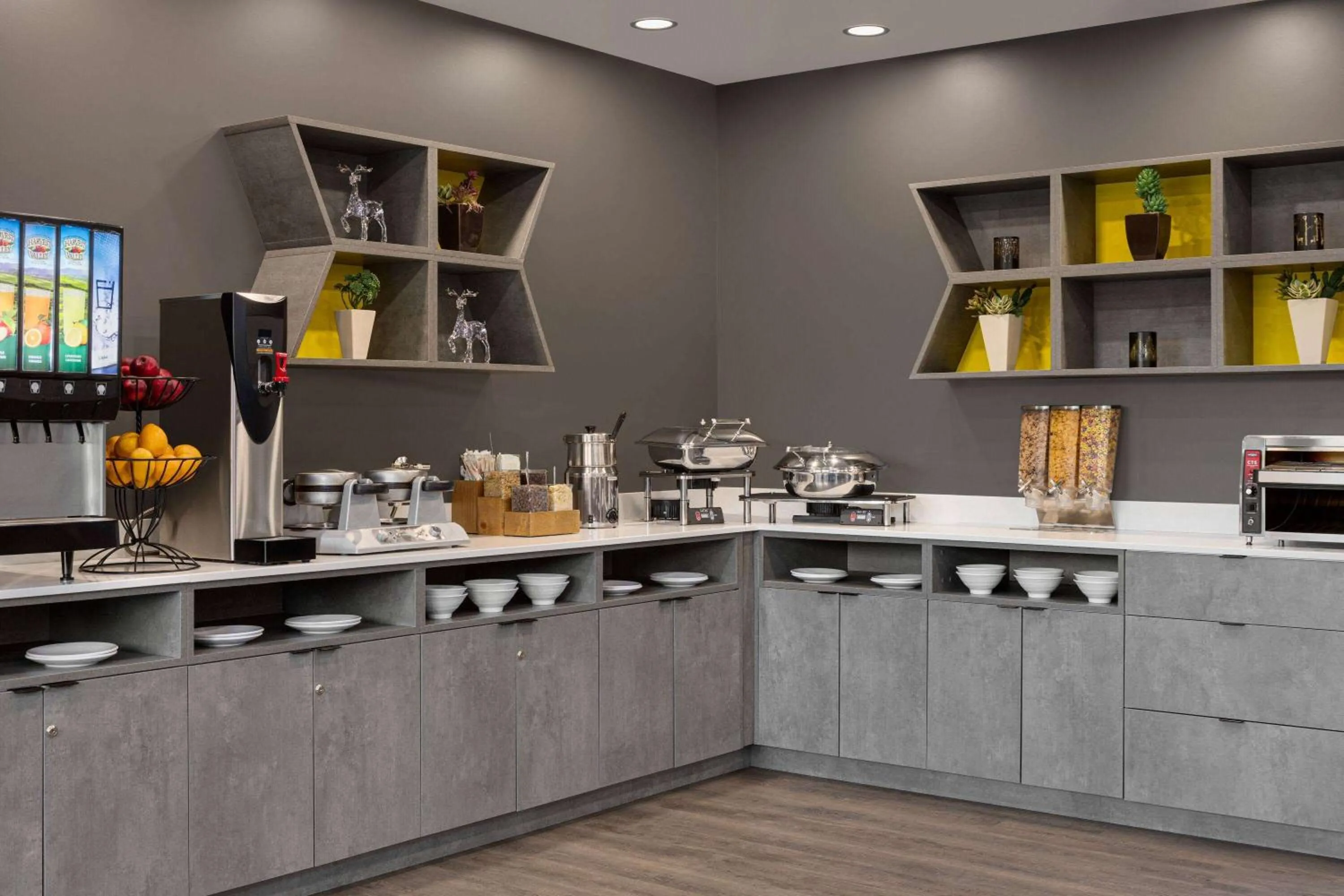 Breakfast in Microtel Inn & Suites by Wyndham Boisbriand