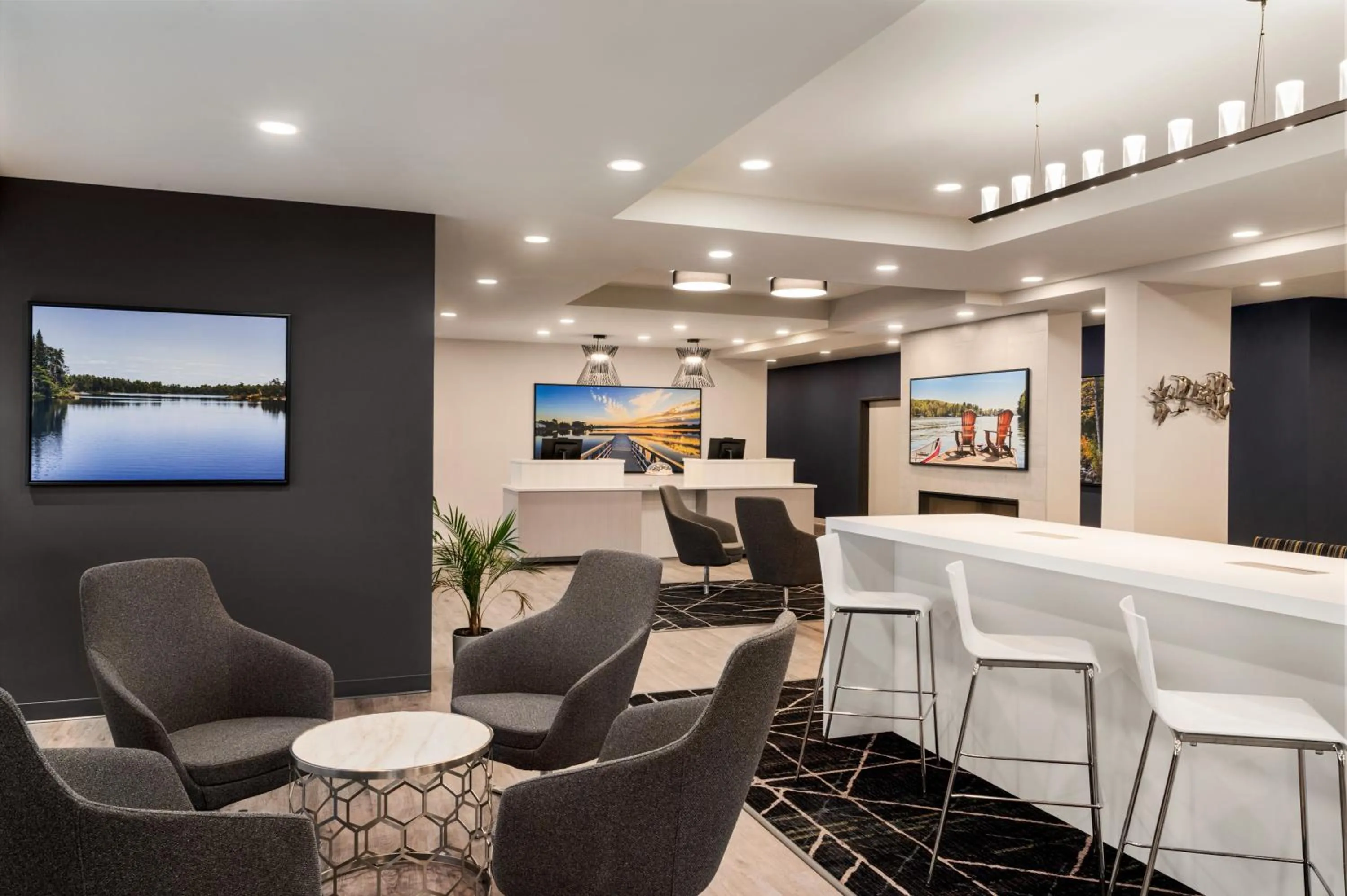 Lobby or reception in Microtel Inn & Suites by Wyndham Boisbriand