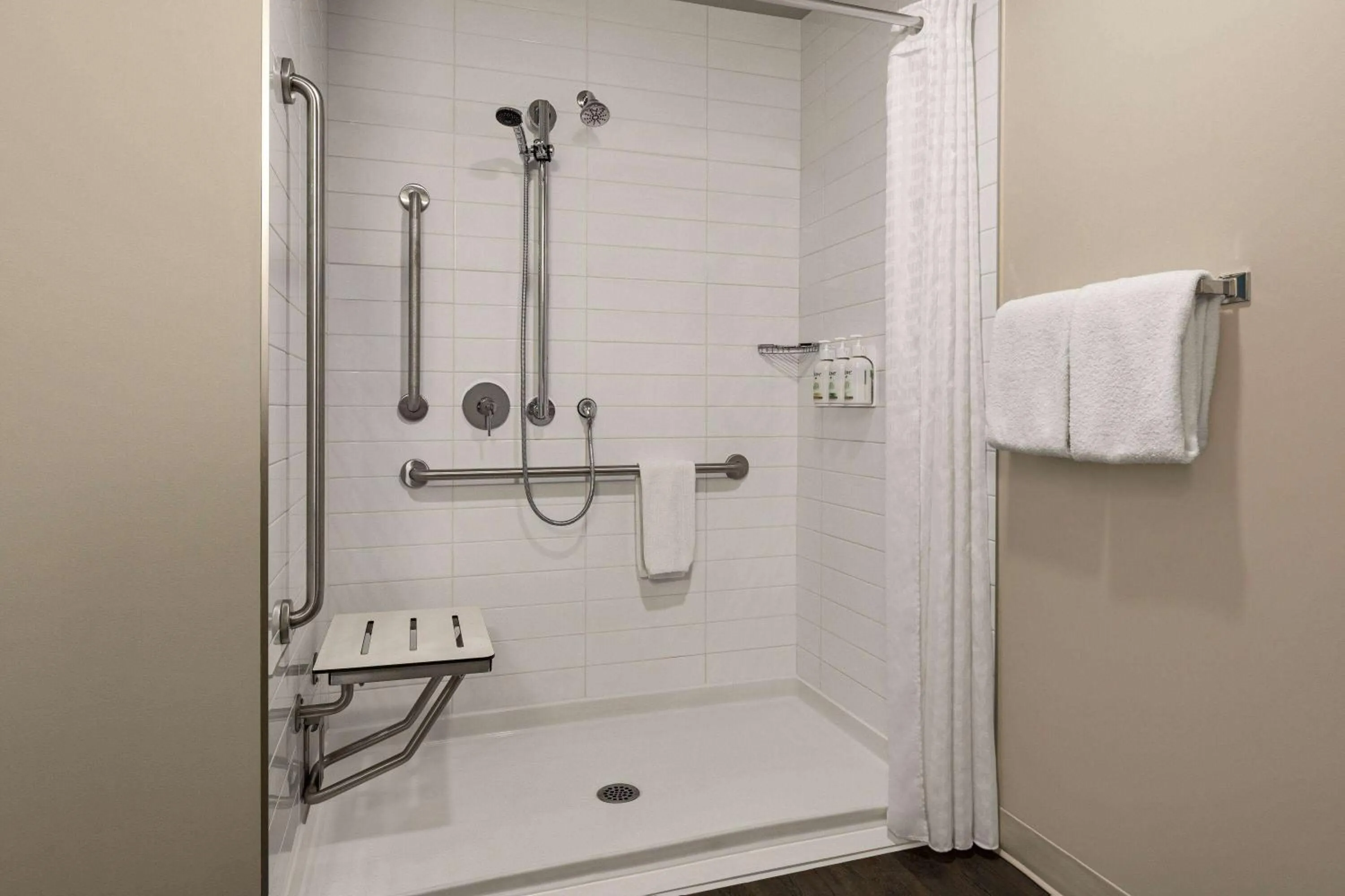 Shower in Microtel Inn & Suites by Wyndham Boisbriand