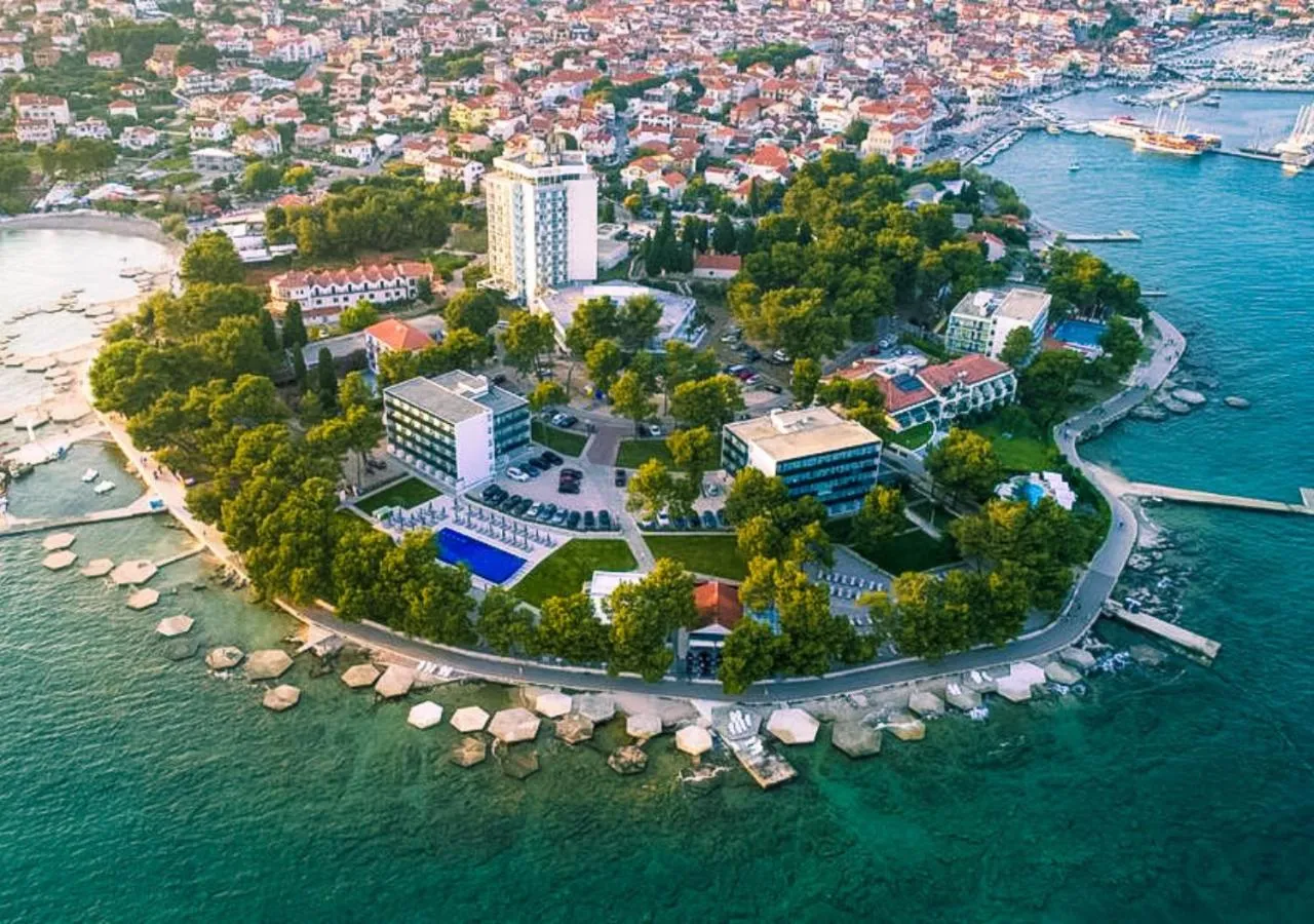 Property building in Villa Arausa