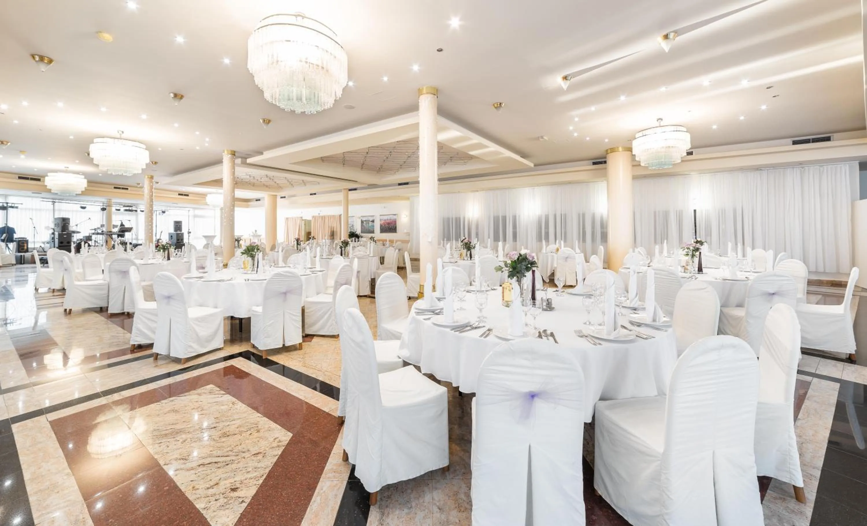 Restaurant/places to eat in Villa Arausa