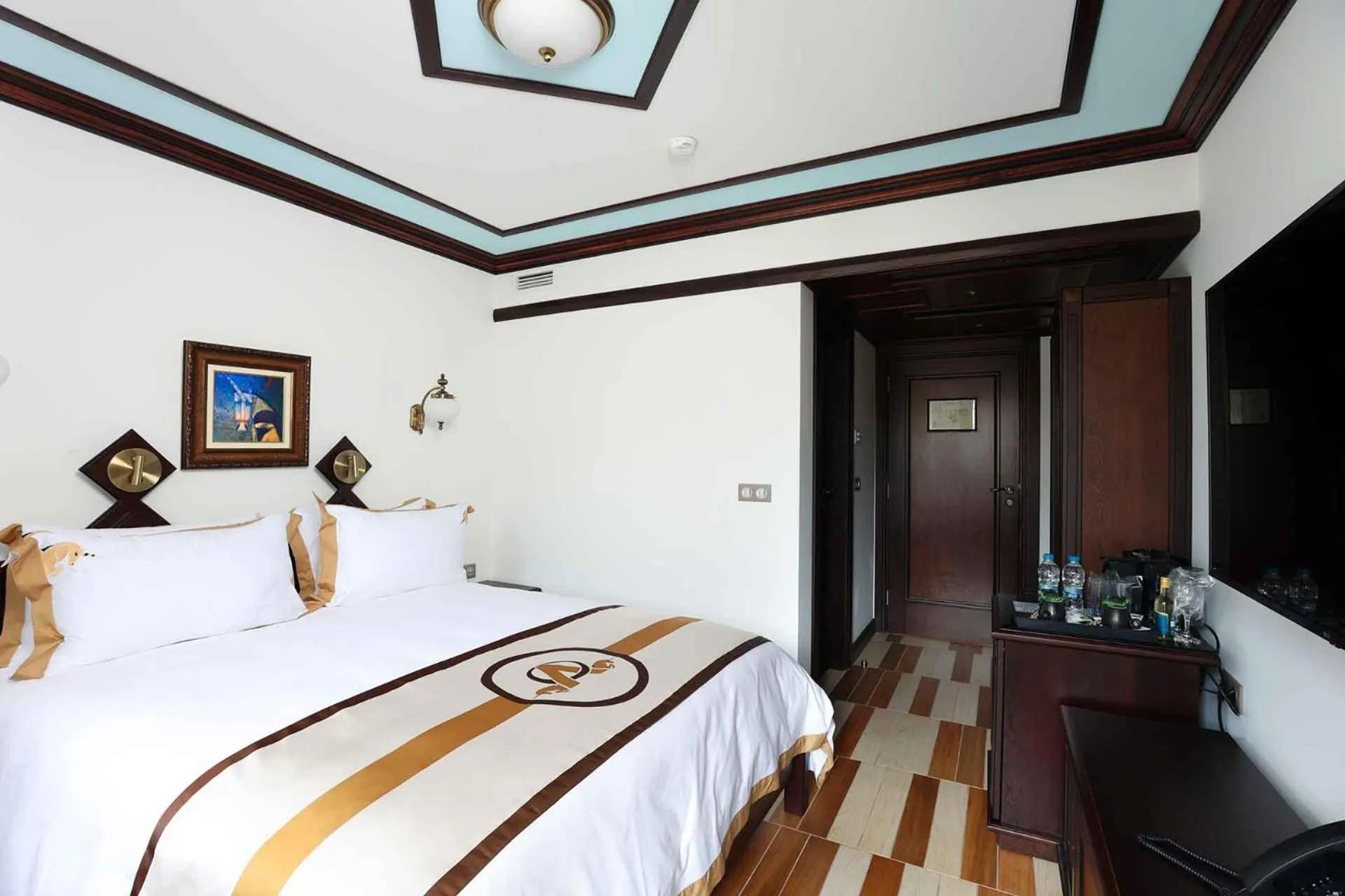 Bed in Armaco Residence