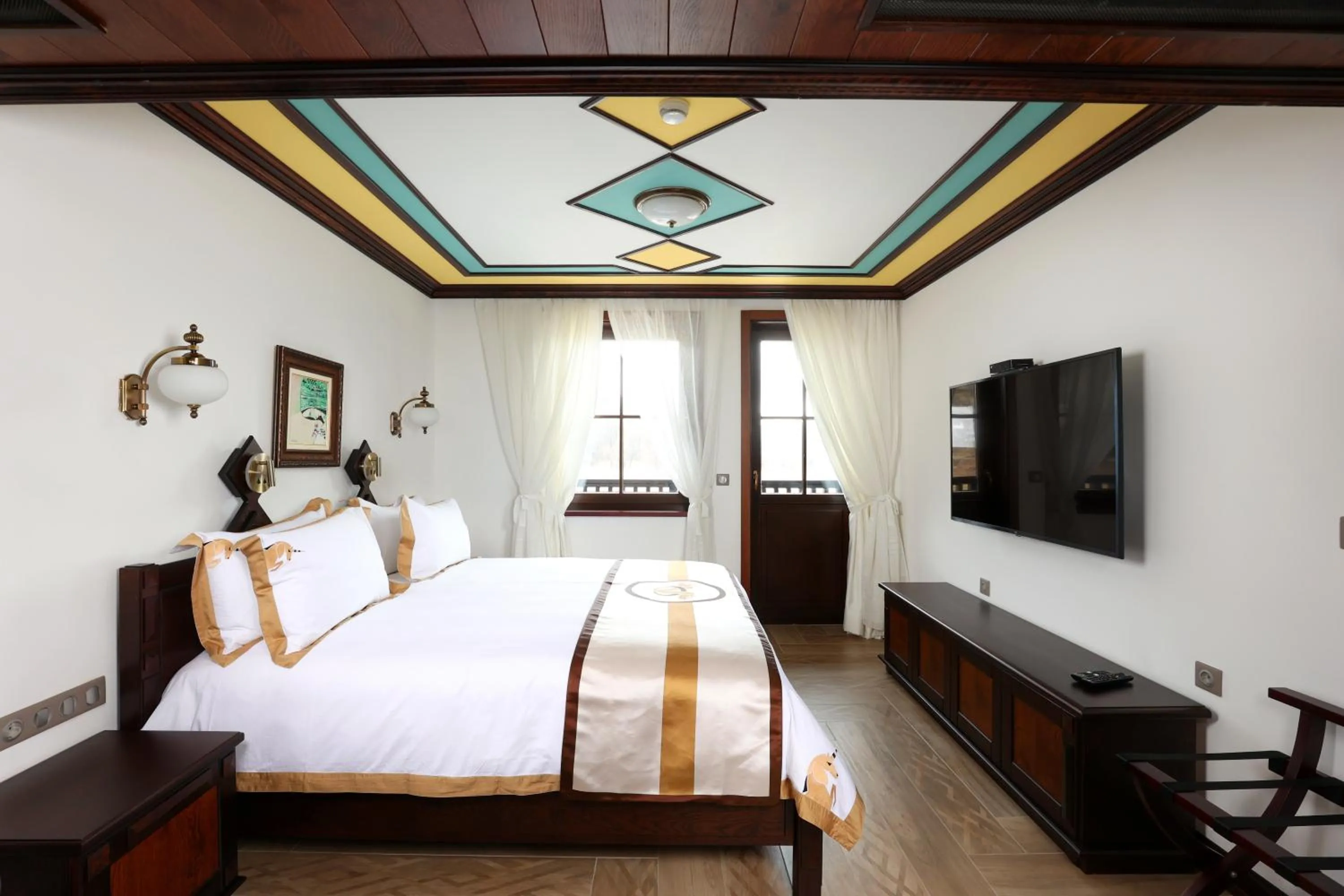 Communal lounge/ TV room, Bed in Armaco Residence