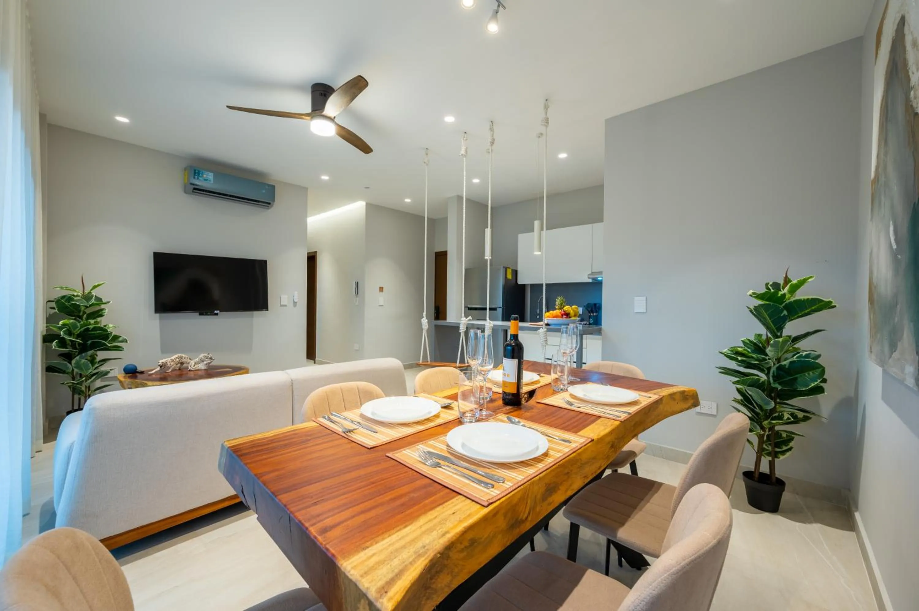 Dining area in Kippal - Modern Oasis - ApartHotel