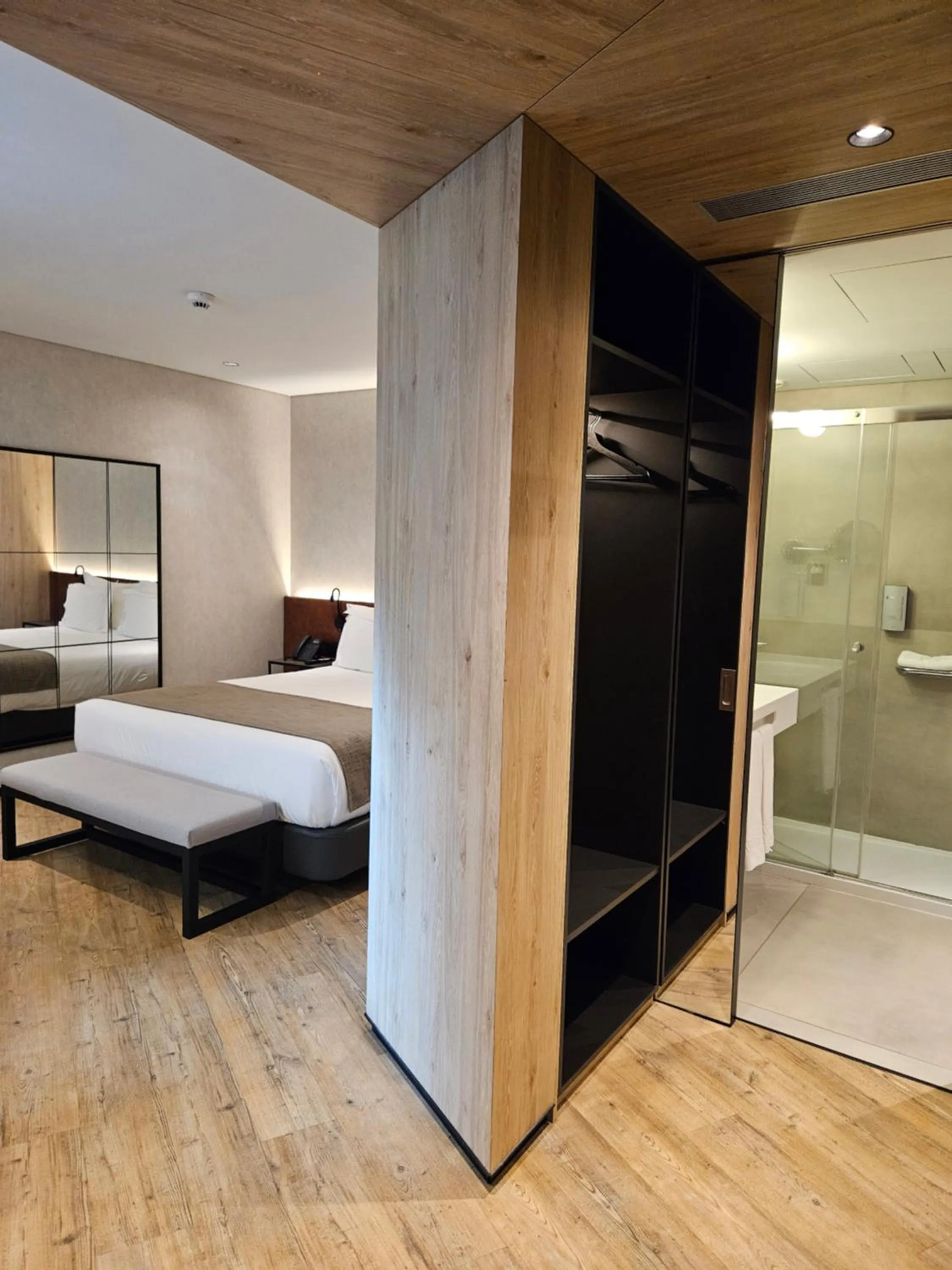 Bathroom, Bed in Hotel Principe Avila