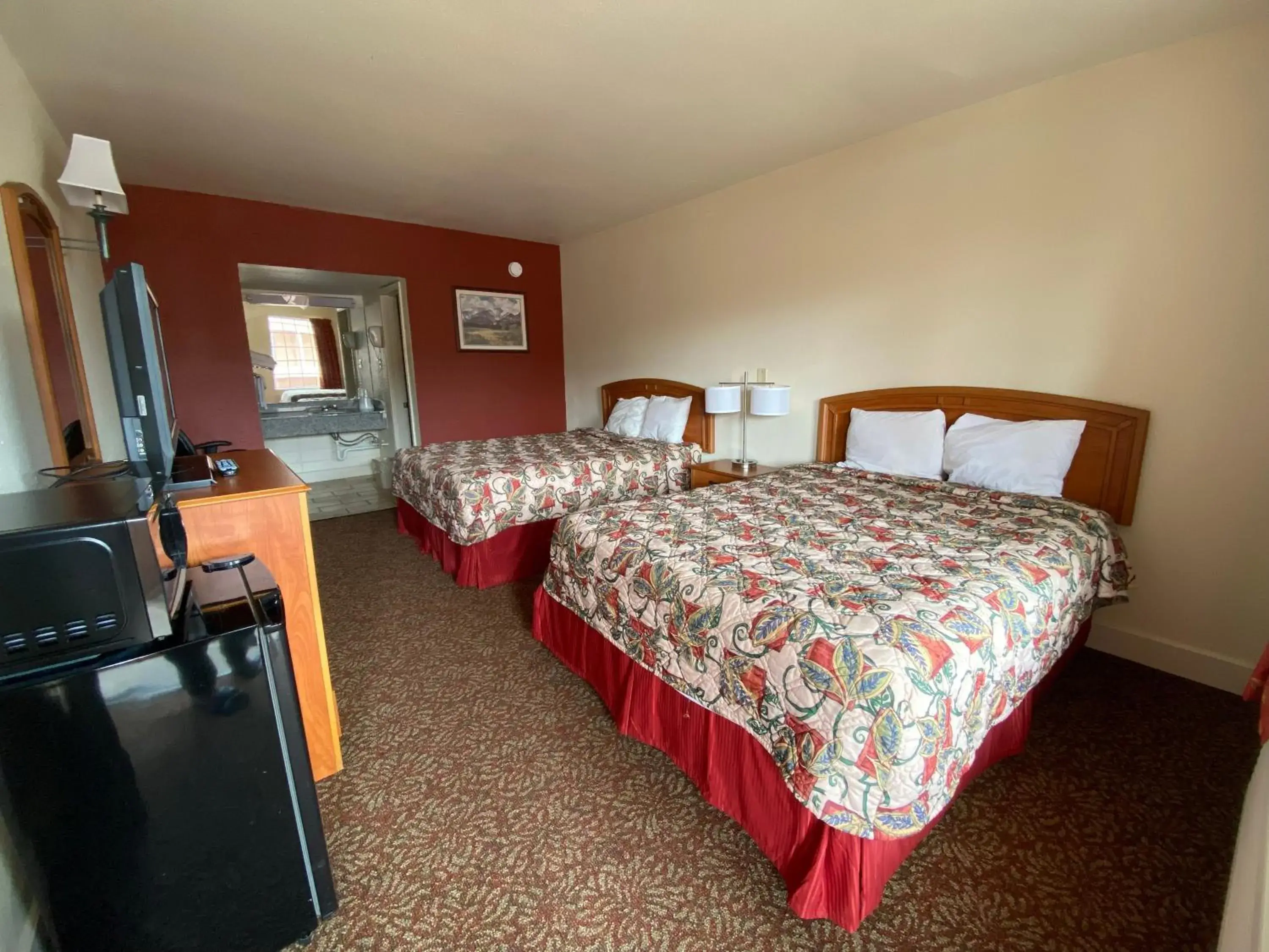 2 Queen beds smoking in Travel Inn lackland Sea World 2 Queen beds smoking in Travel Inn lackland Sea World