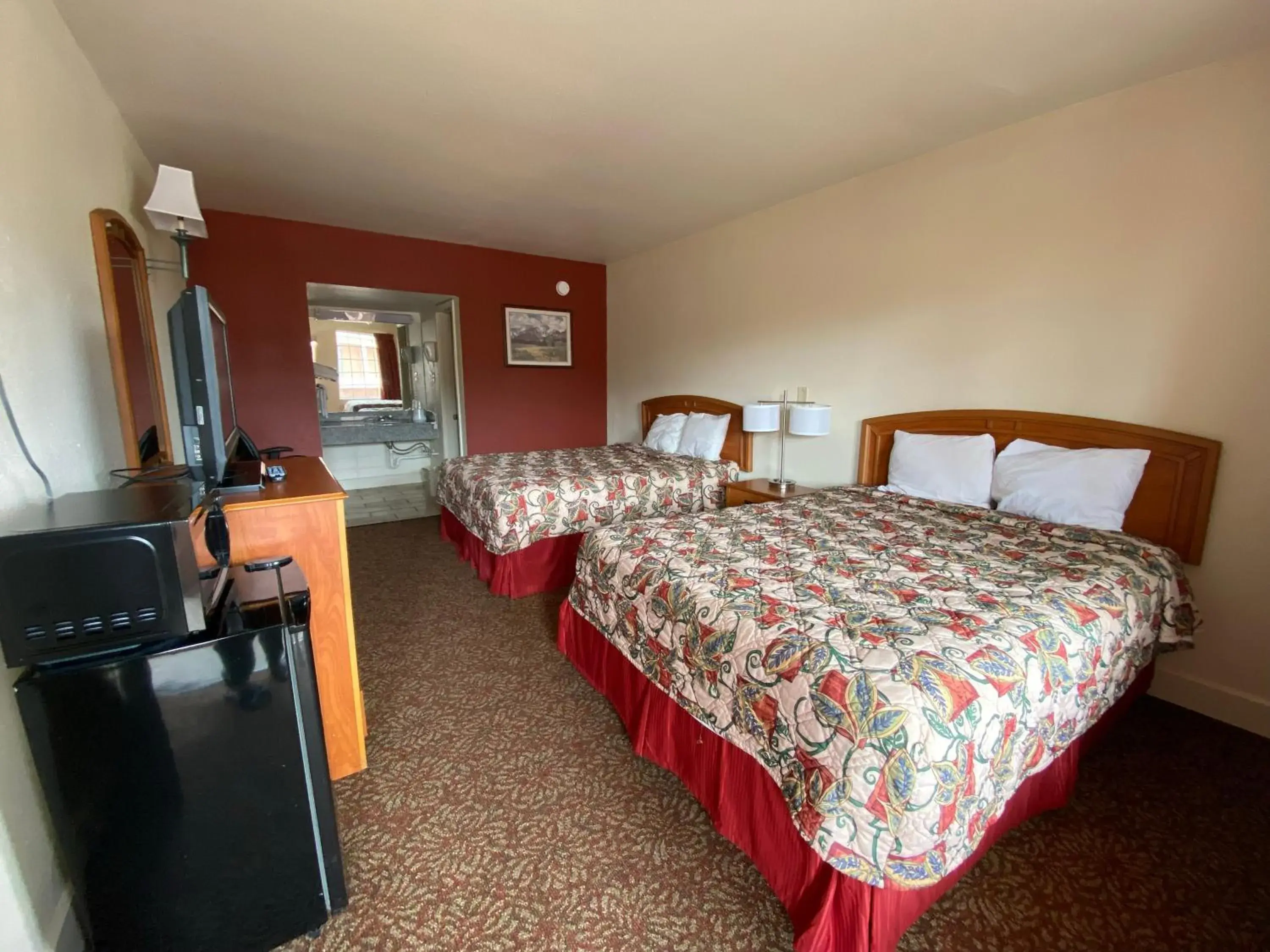 2 Queen beds Non-smoking in Travel Inn lackland Sea World 2 Queen beds Non-smoking in Travel Inn lackland Sea World