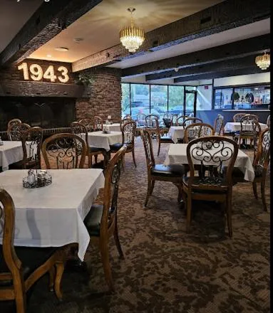 Restaurant/places to eat in Pine Lake Resort and Banquets