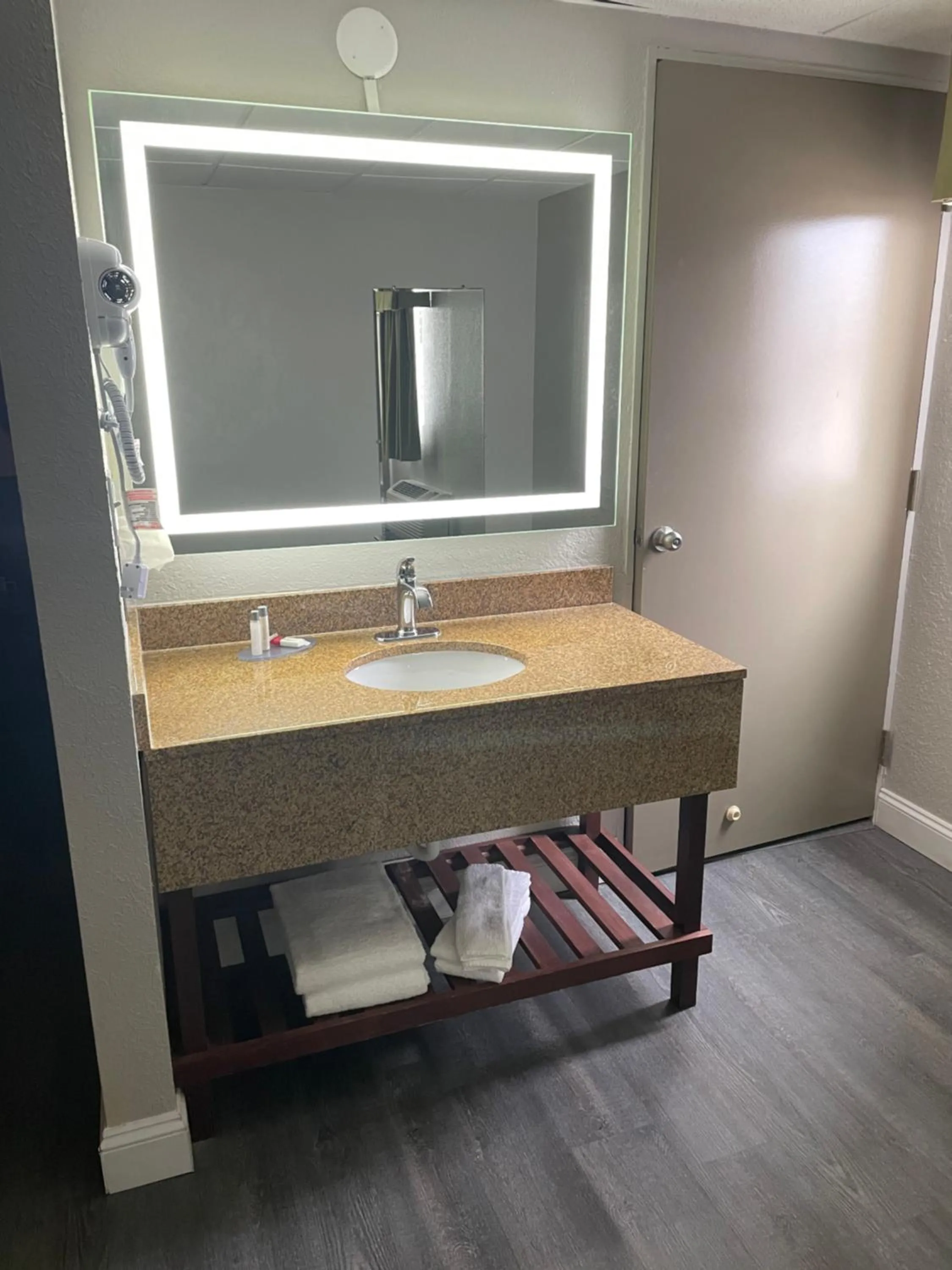 Bathroom in Pine Lake Resort and Banquets