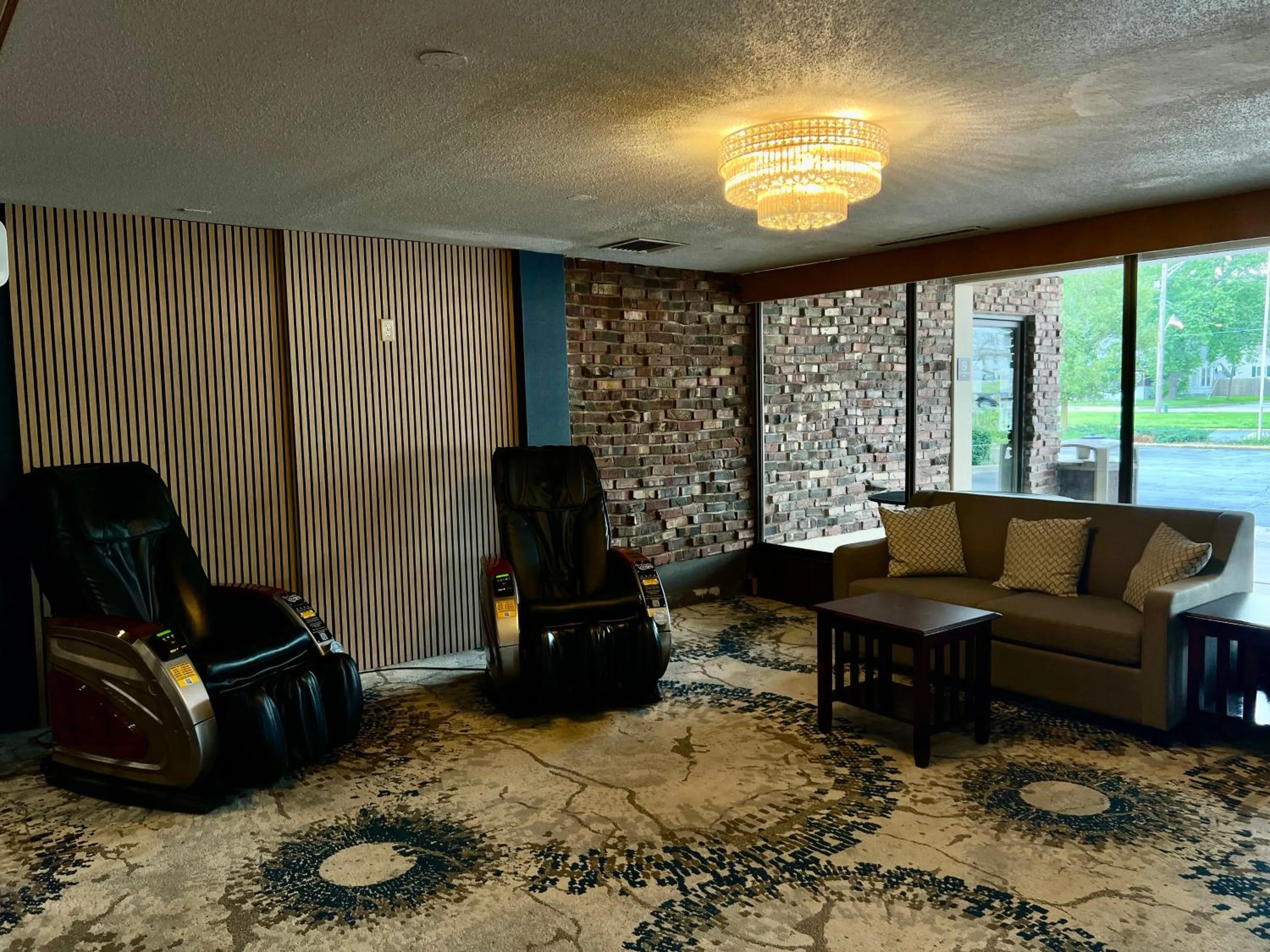 Living room in Pine Lake Resort and Banquets