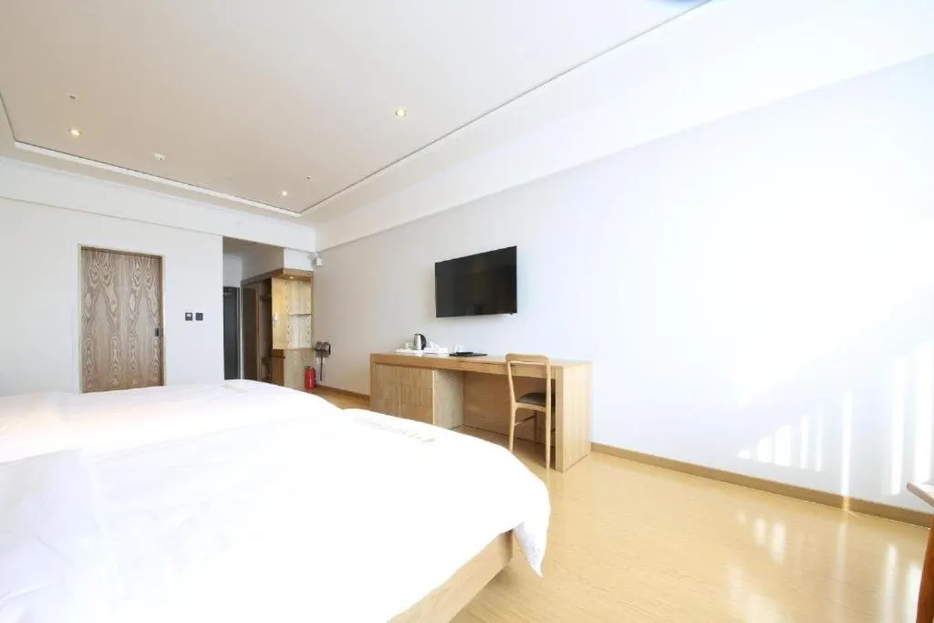 Bed in Lake 45 Hotel