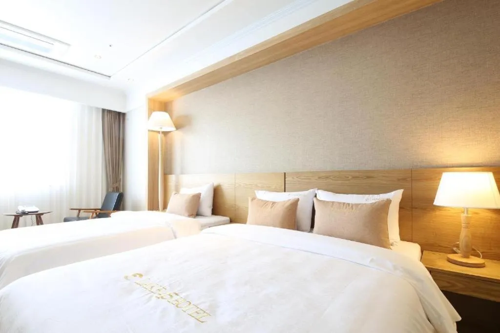 Bed in Lake 45 Hotel