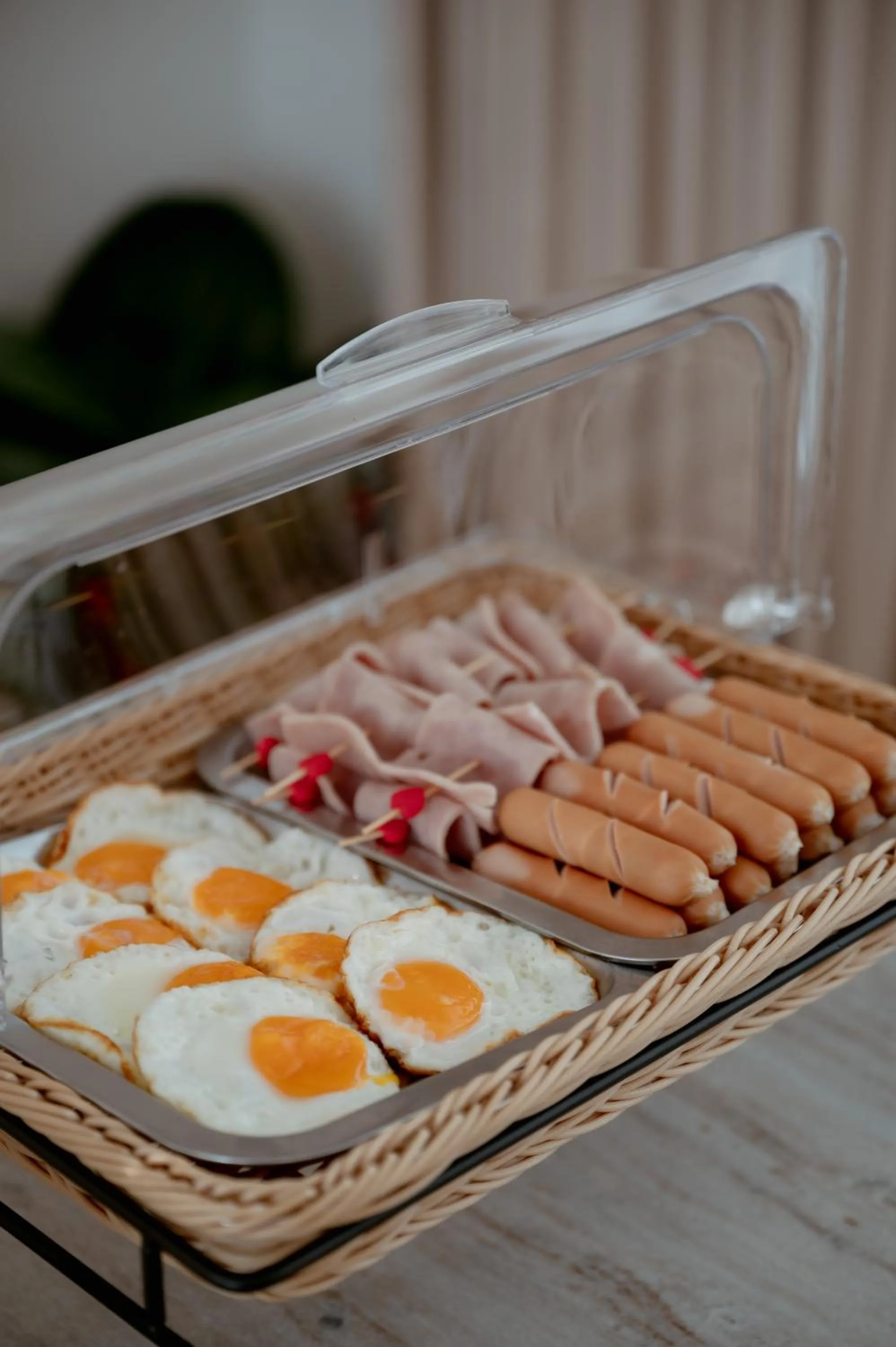 Breakfast in Villa Paramount 2