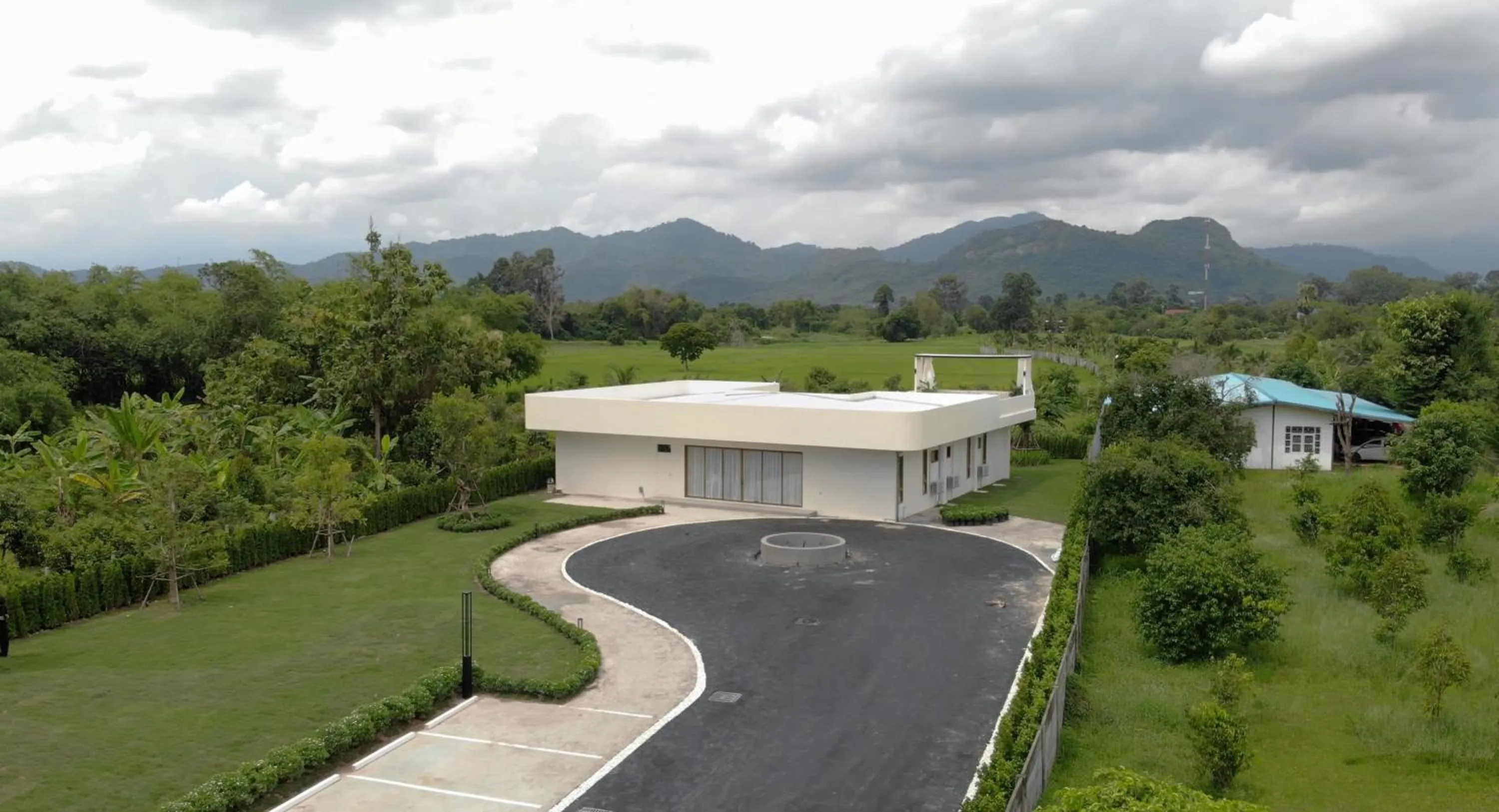 Day in Villa Paramount 2