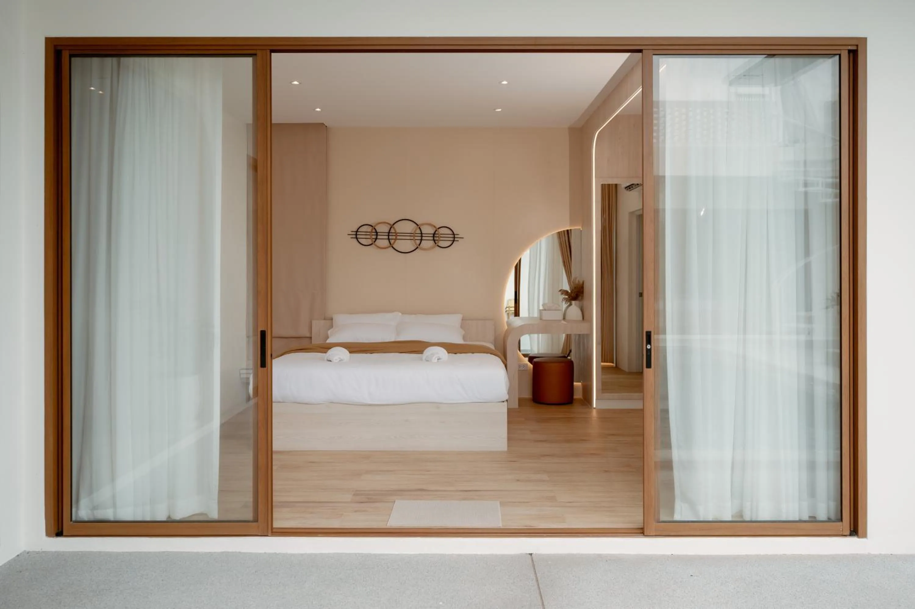 Bathroom, Bed in Villa Paramount 2