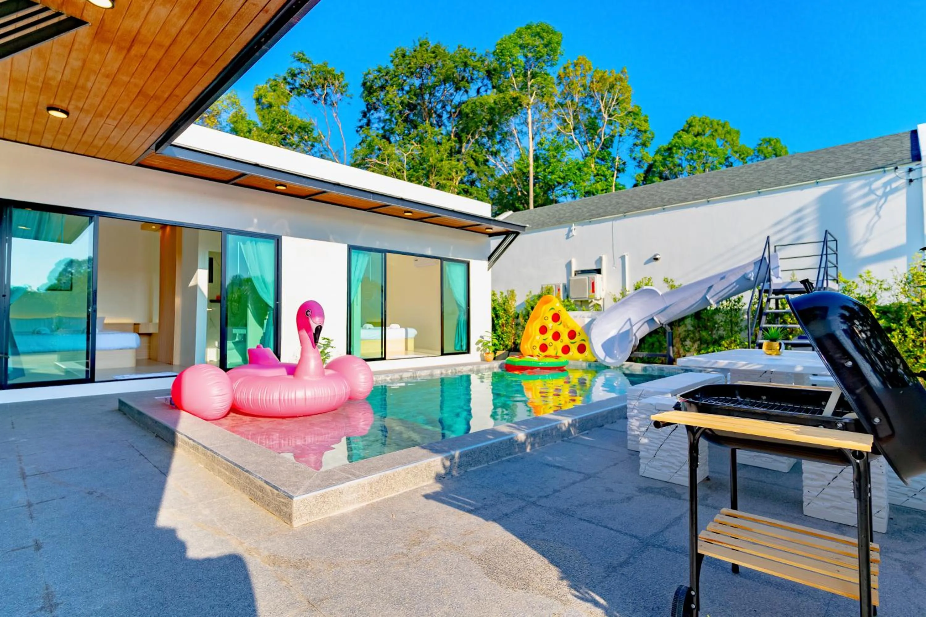 Pool view in Villa Paramount 2