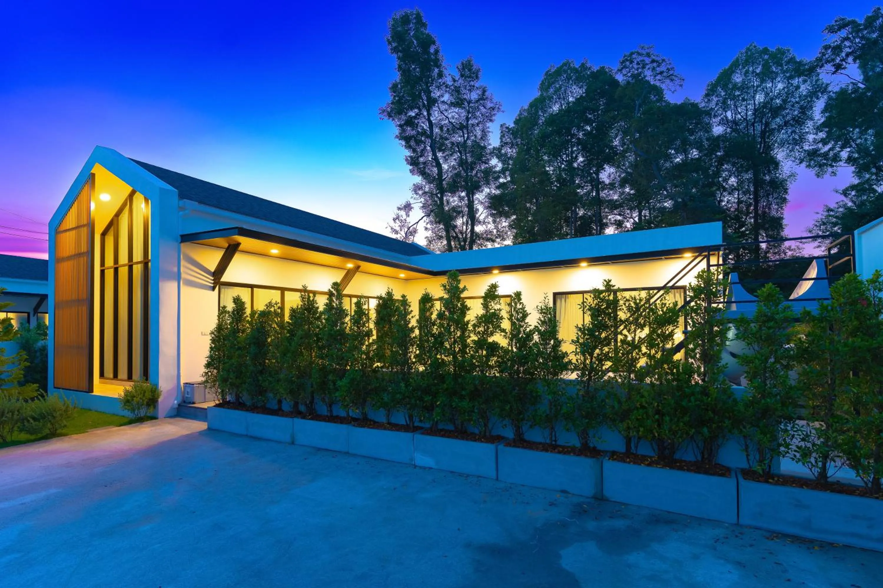 Property building in Villa Paramount 2