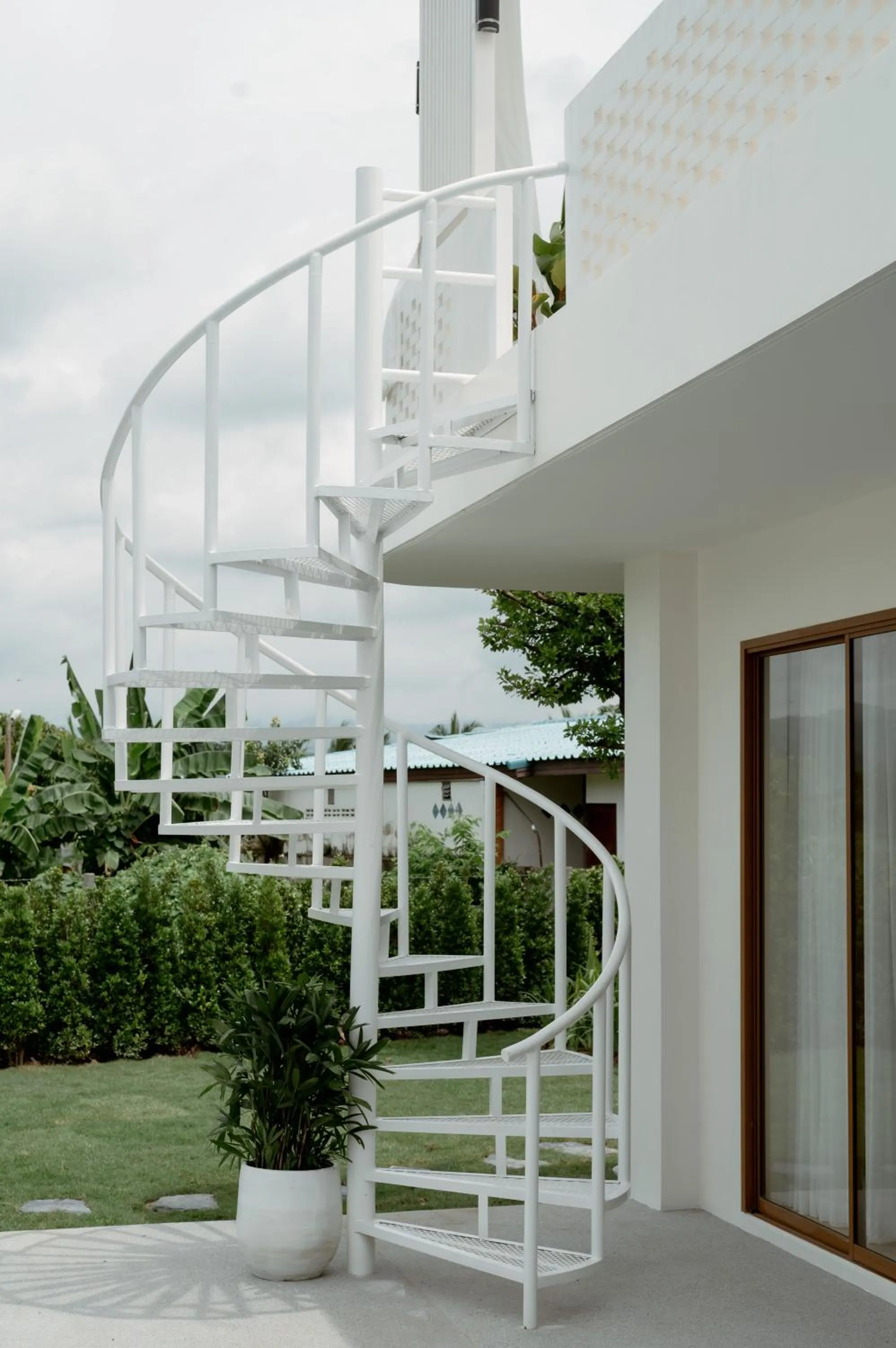 Day in Villa Paramount 2