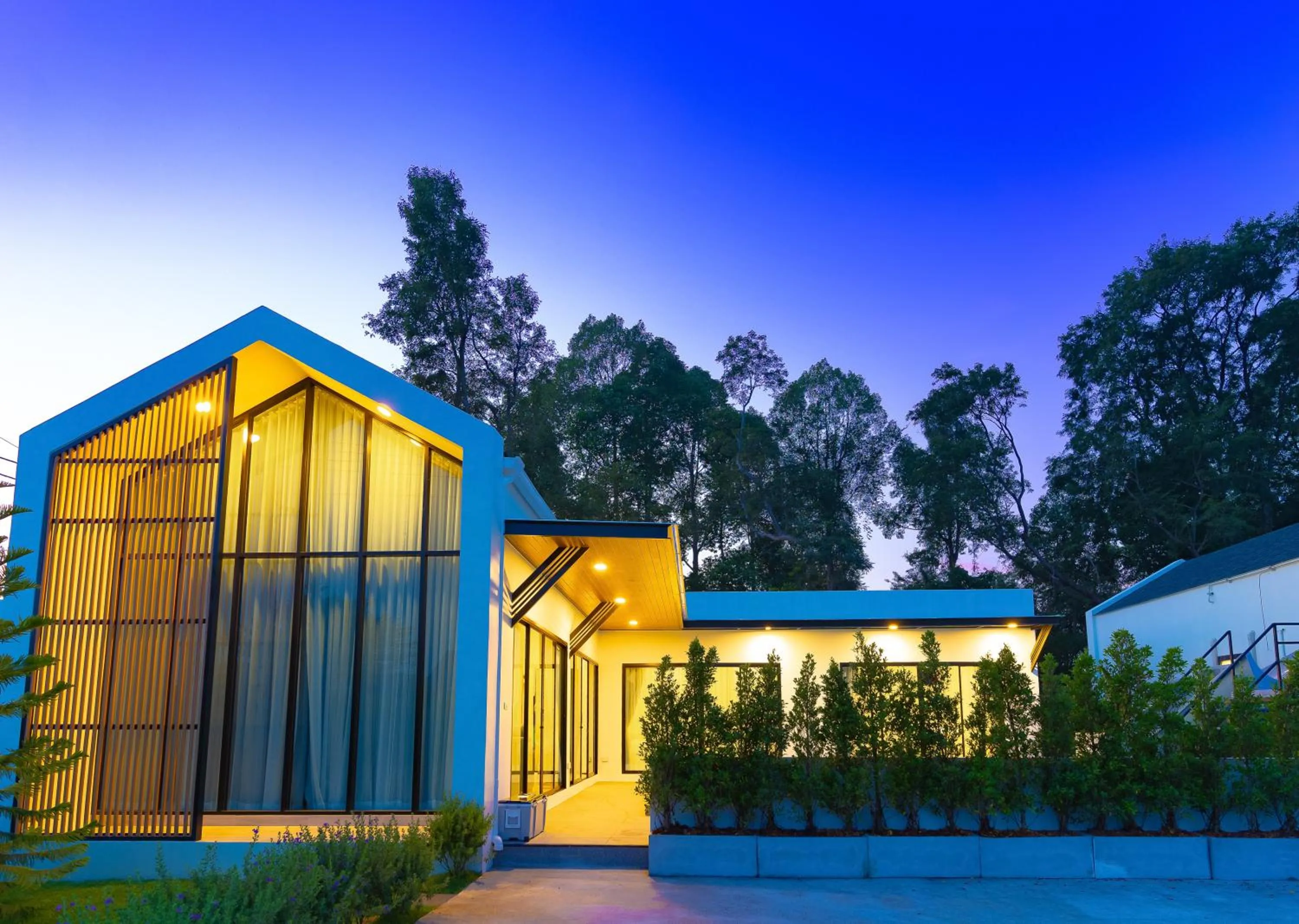 Property building in Villa Paramount 2