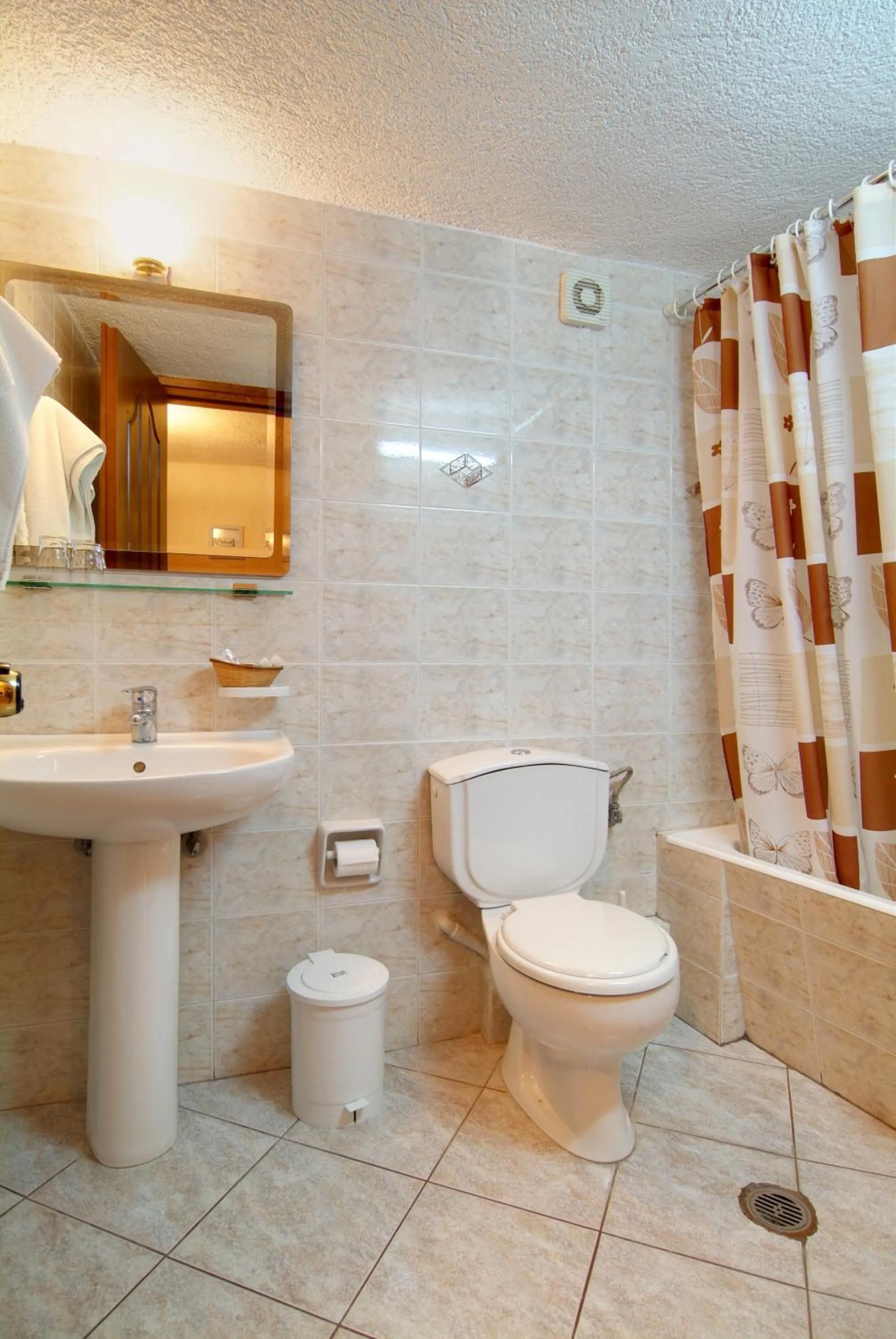 Bathroom in Hermes Delphi Hotel