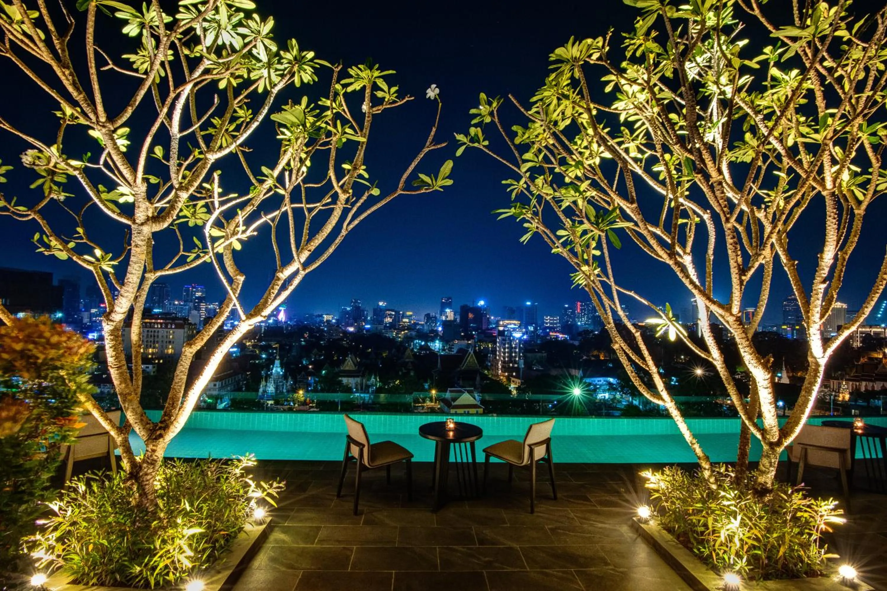 Swimming pool in GLOW PARK HOTEL Grand Royal Palace