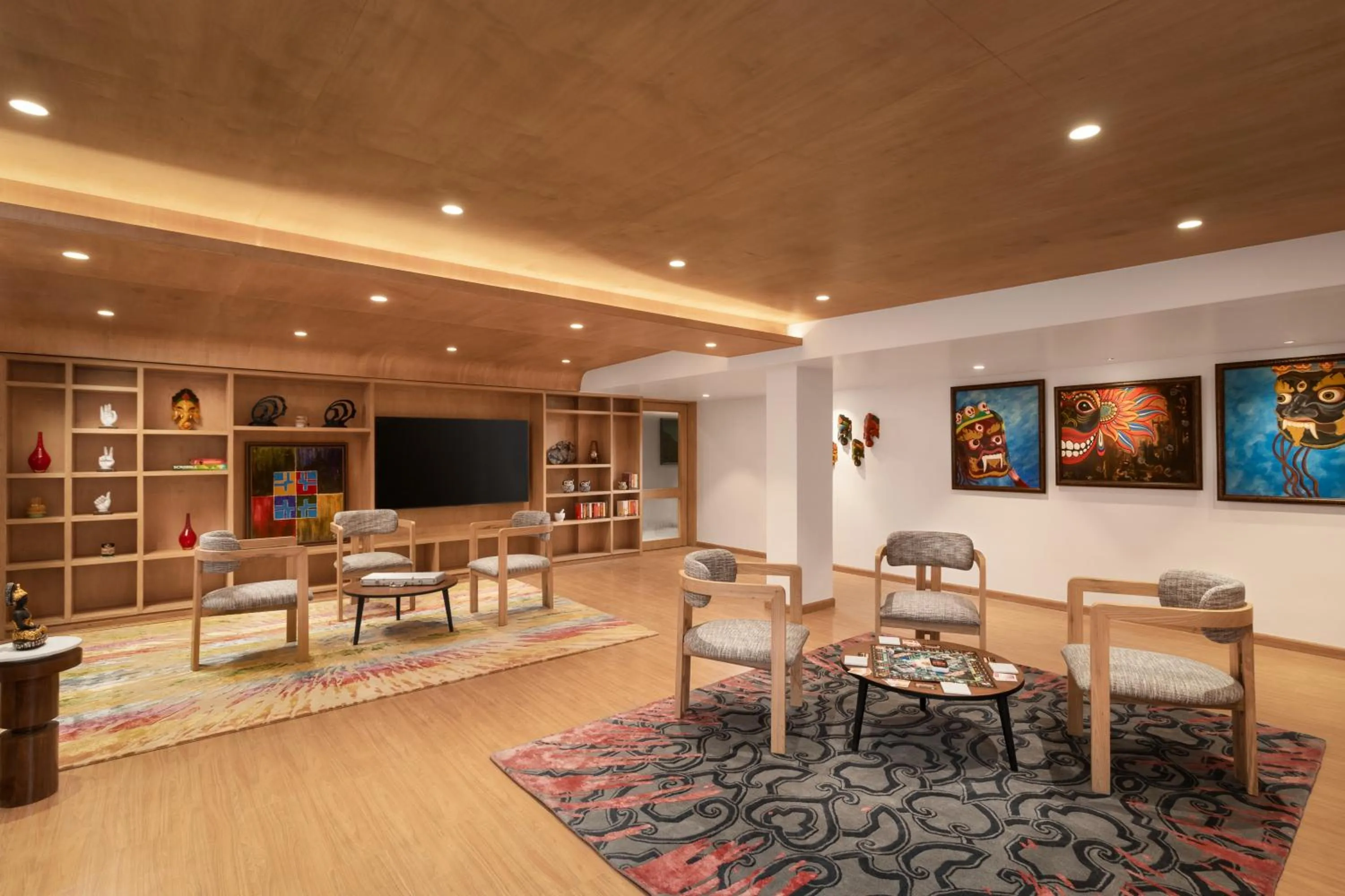 Communal lounge/ TV room in Bookmark Resorts, Manali