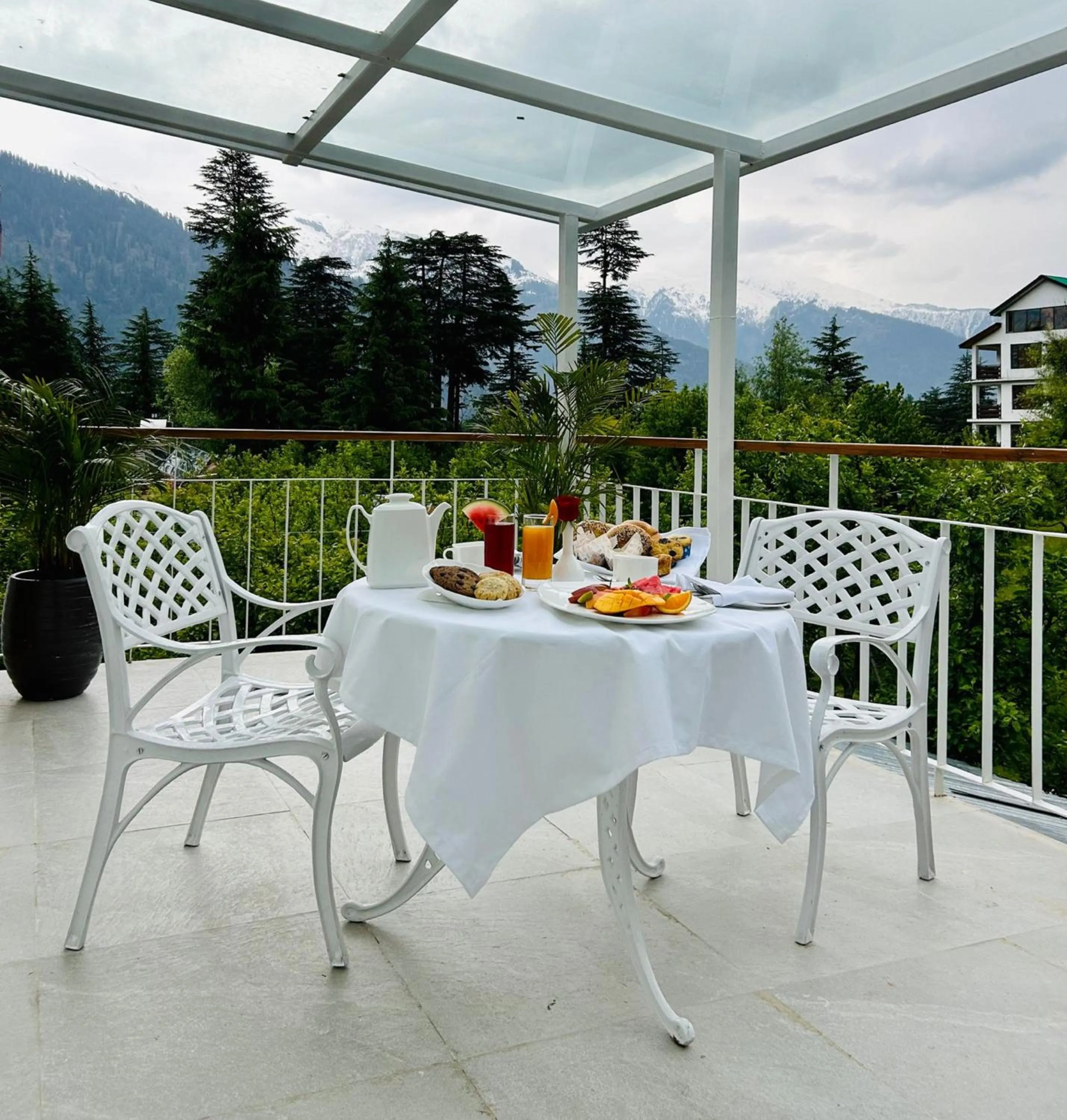 Food and drinks in Bookmark Resorts, Manali